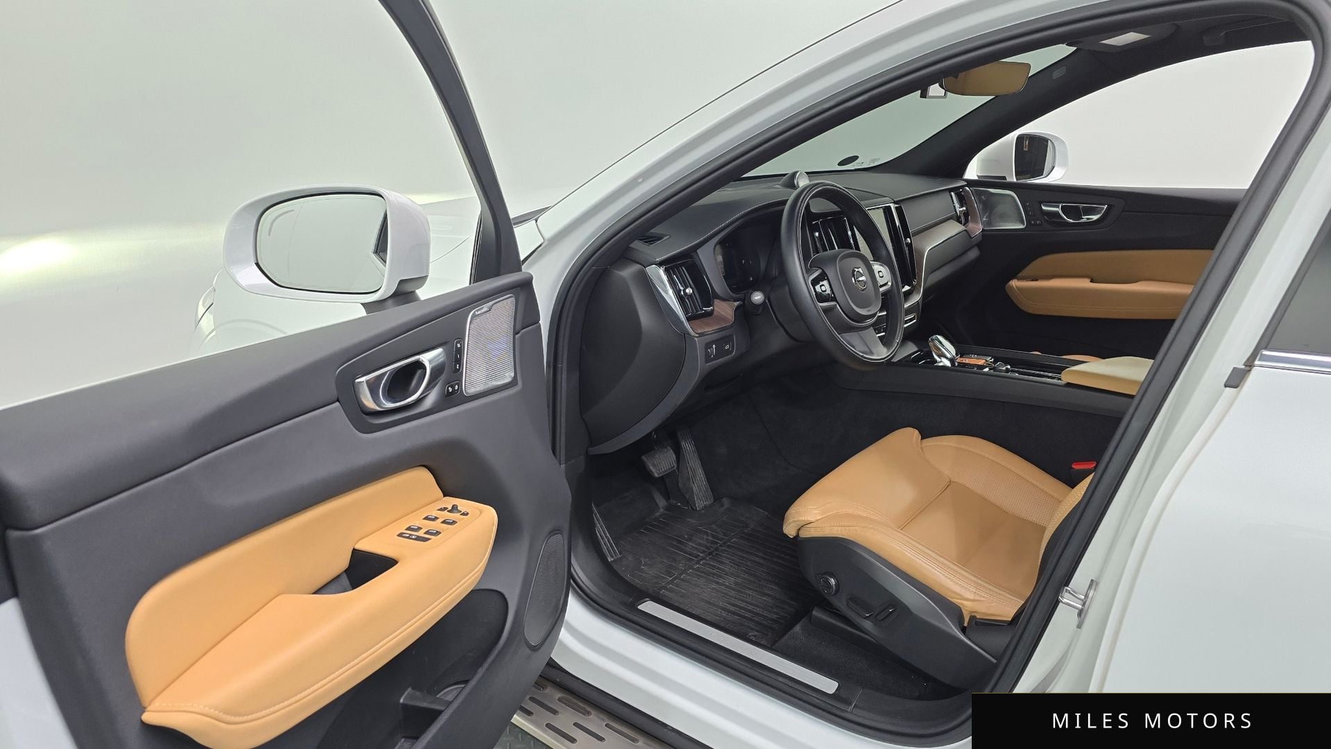 Volvo XC60 2022 — миниатюра 10