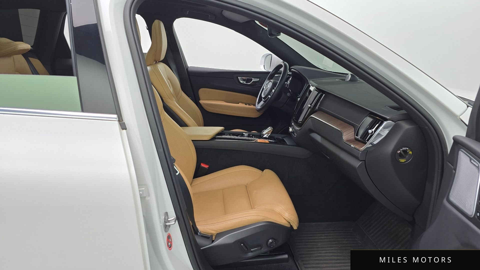 Volvo XC60 2022 — миниатюра 11
