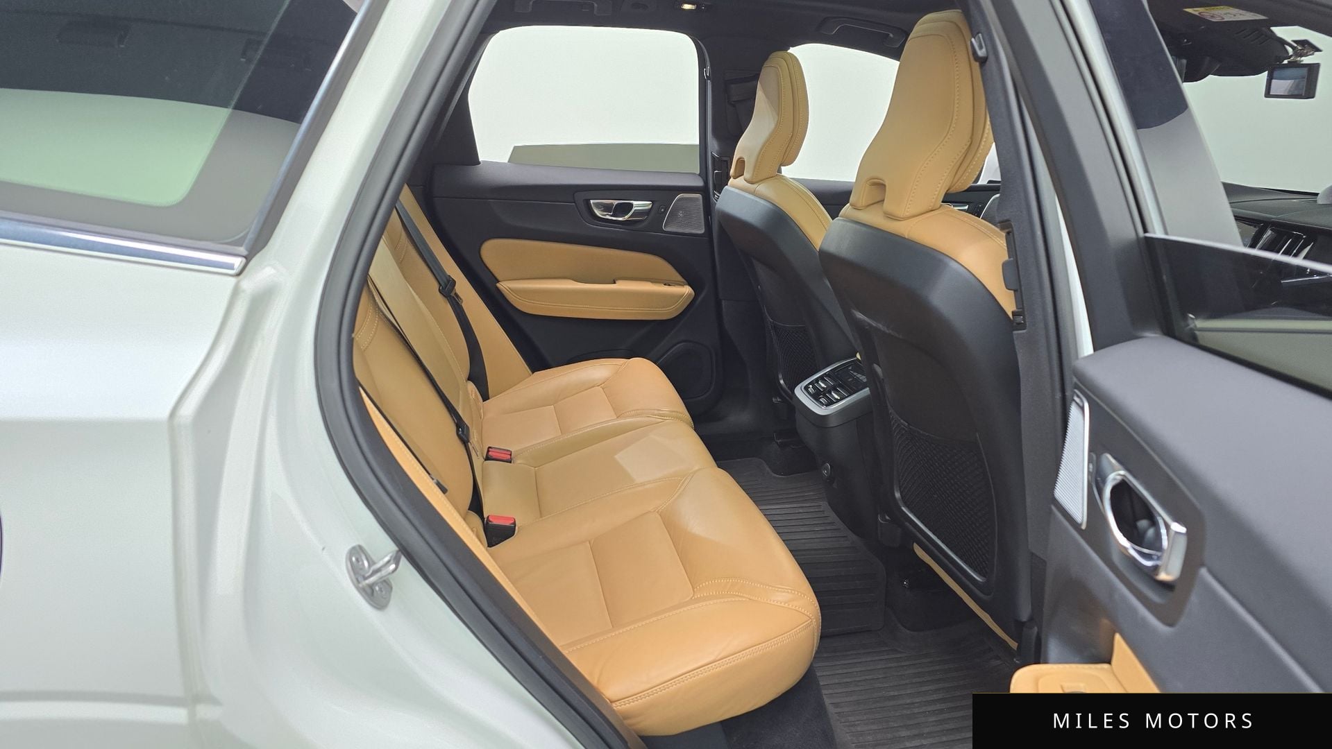 Volvo XC60 2022 — миниатюра 12