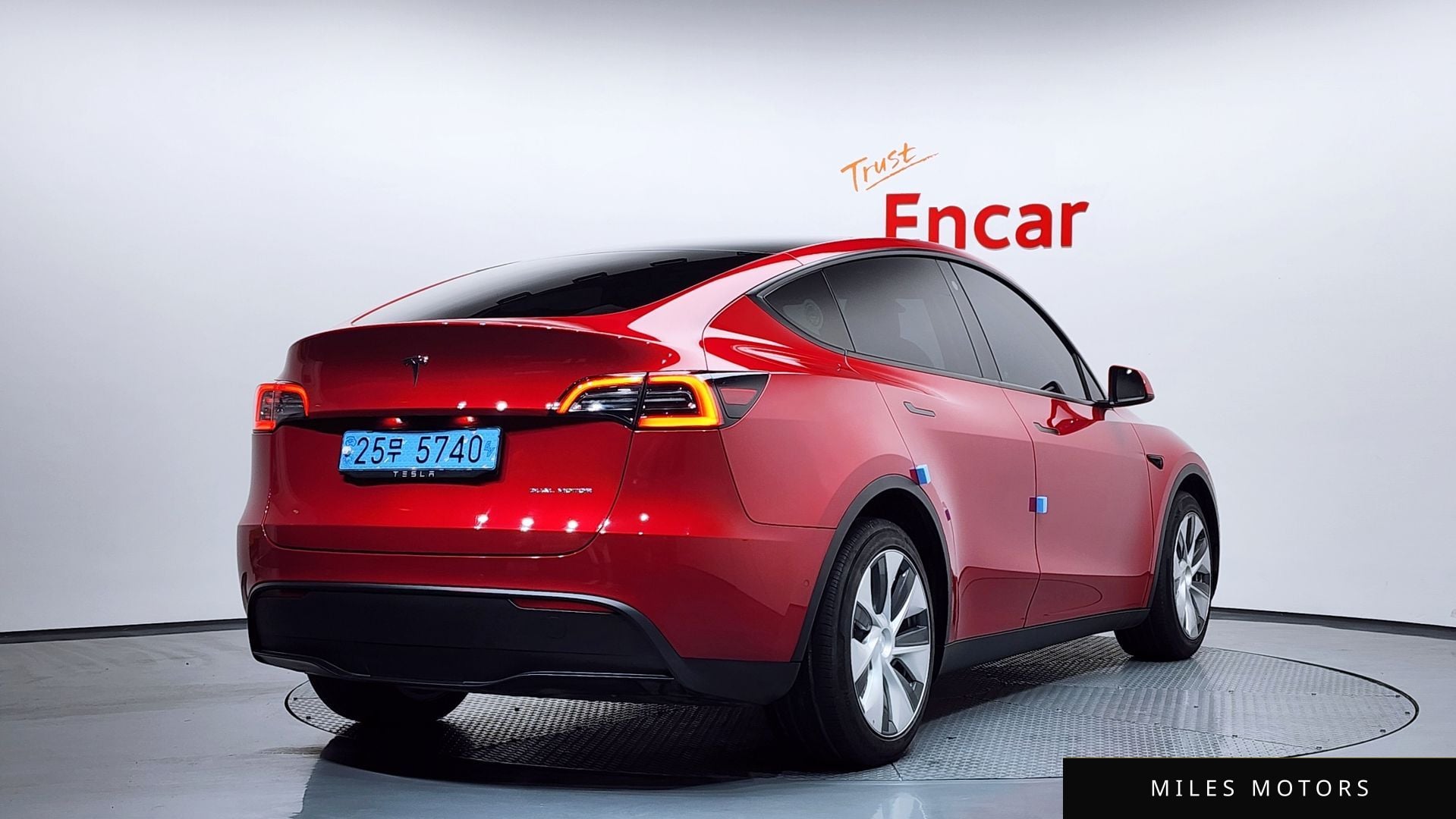 Tesla Model Y 2021 — миниатюра 2