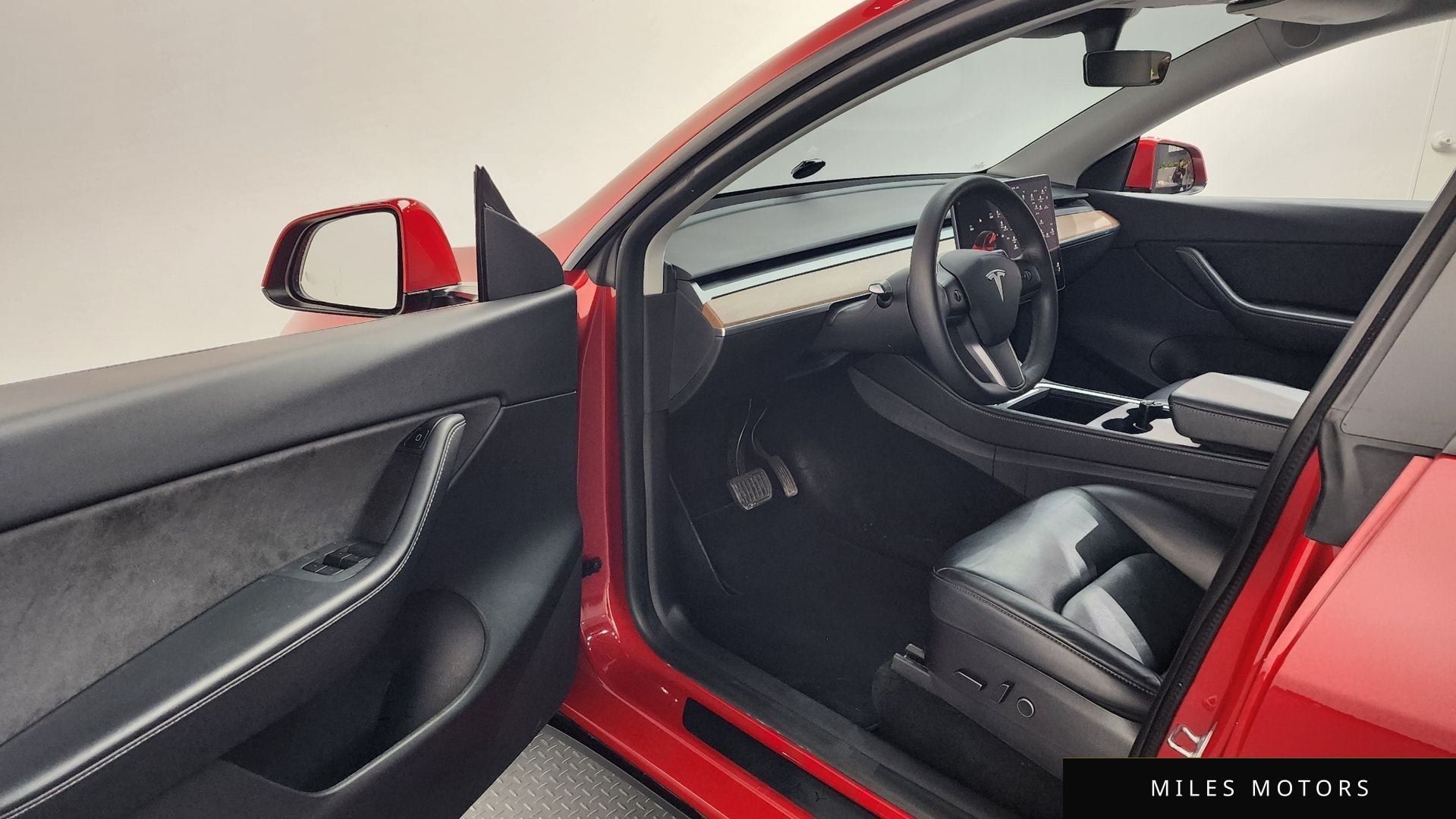 Tesla Model Y 2021 — миниатюра 10