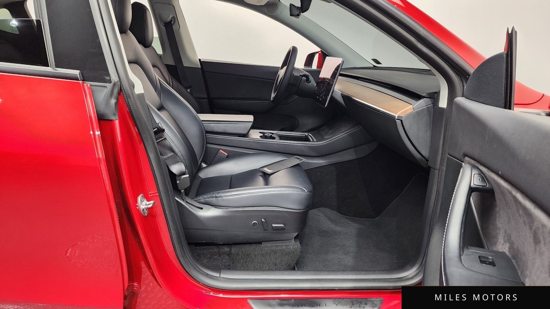 Tesla Model Y 2021 — миниатюра 11