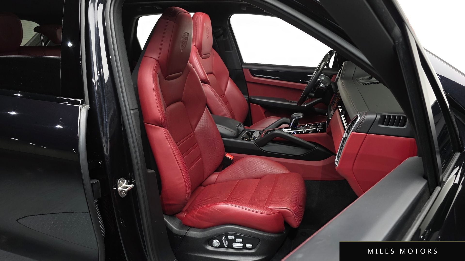 Porsche Cayenne 2021 — миниатюра 10