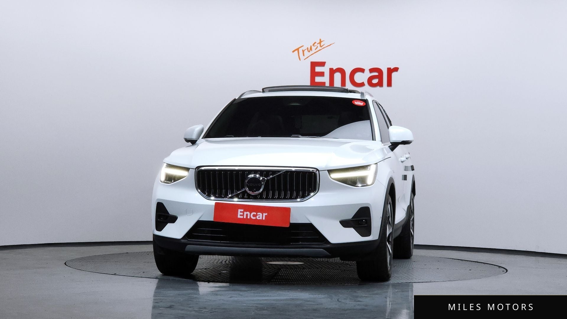 Volvo XC40 2023 — миниатюра 3