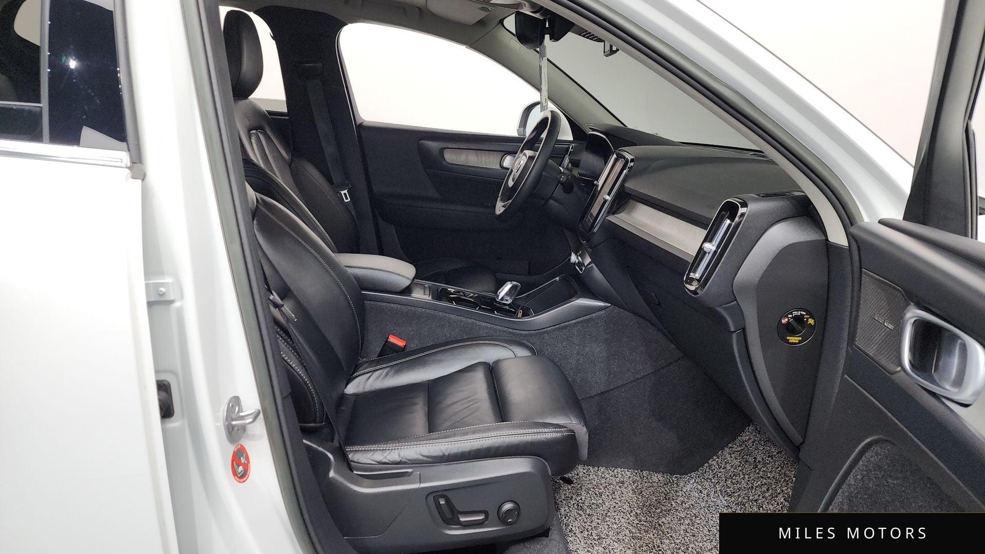 Volvo XC40 2023 — миниатюра 11