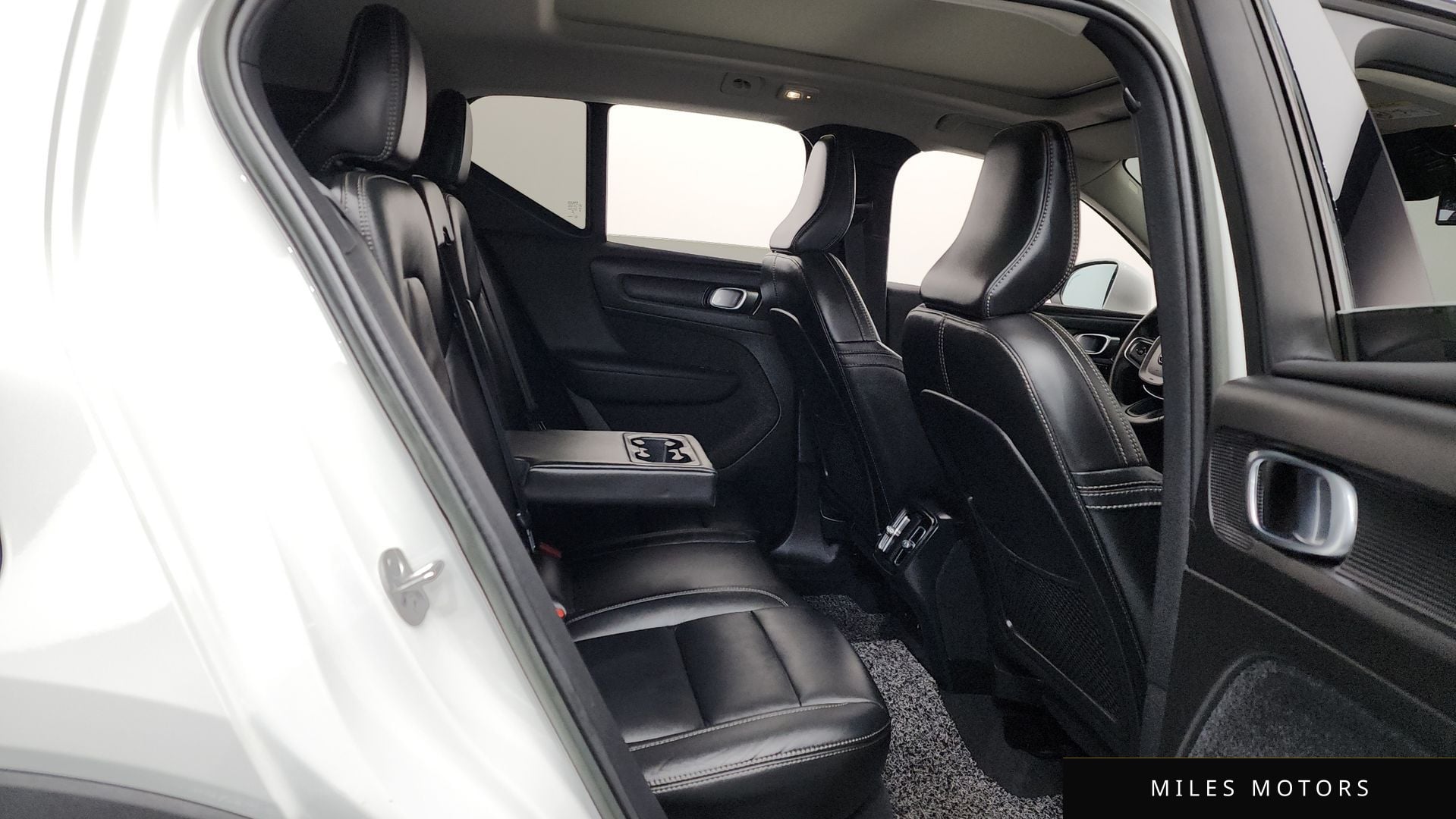 Volvo XC40 2023 — миниатюра 12