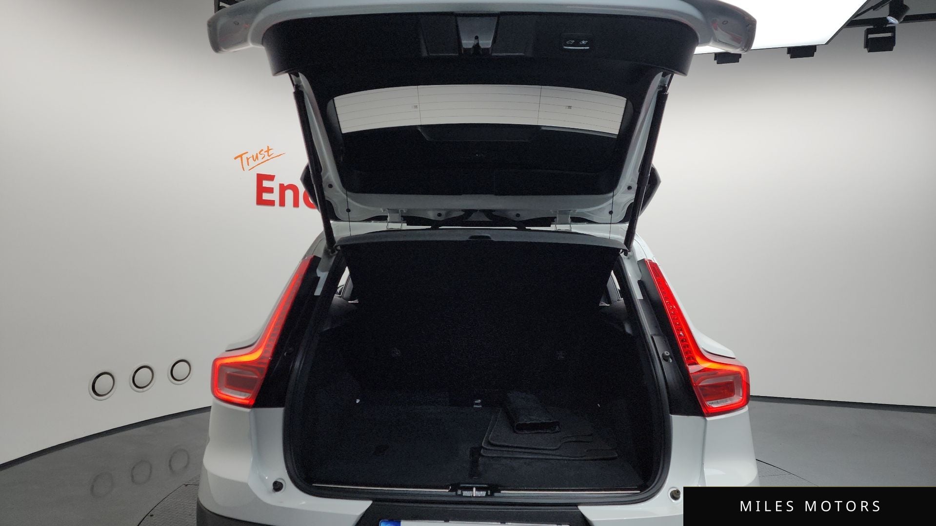 Volvo XC40 2023 — миниатюра 20