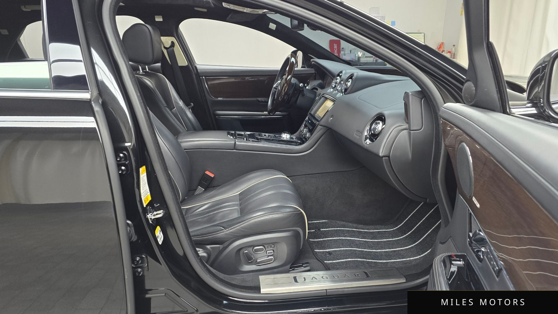 Jaguar All New XJ 2011 — миниатюра 11