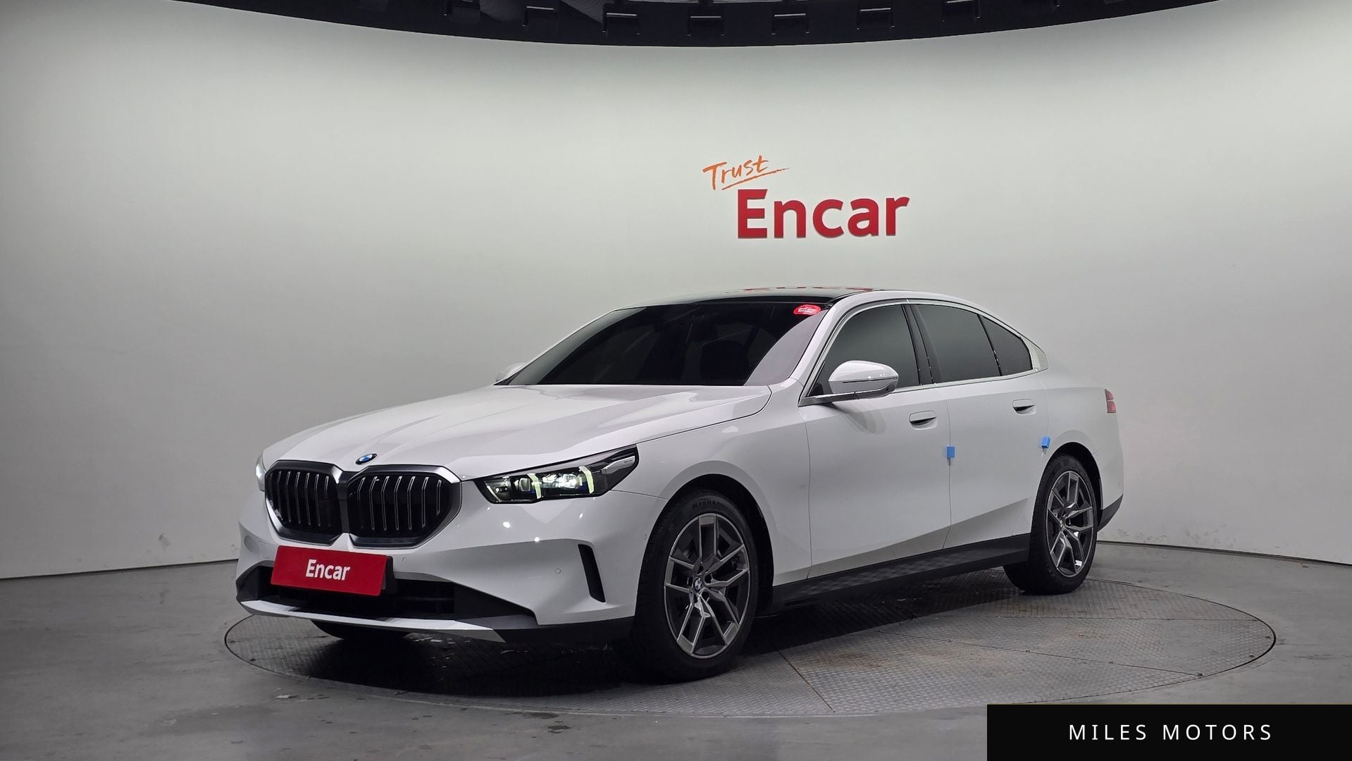 BMW 5 Series (G60) 2024 — фото 1 из 12
