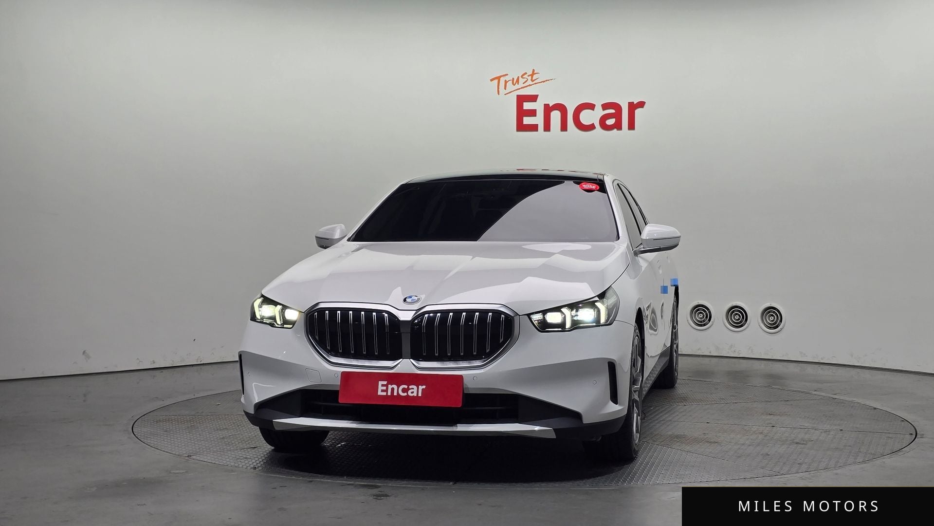 BMW 5 Series (G60) 2024 — миниатюра 3