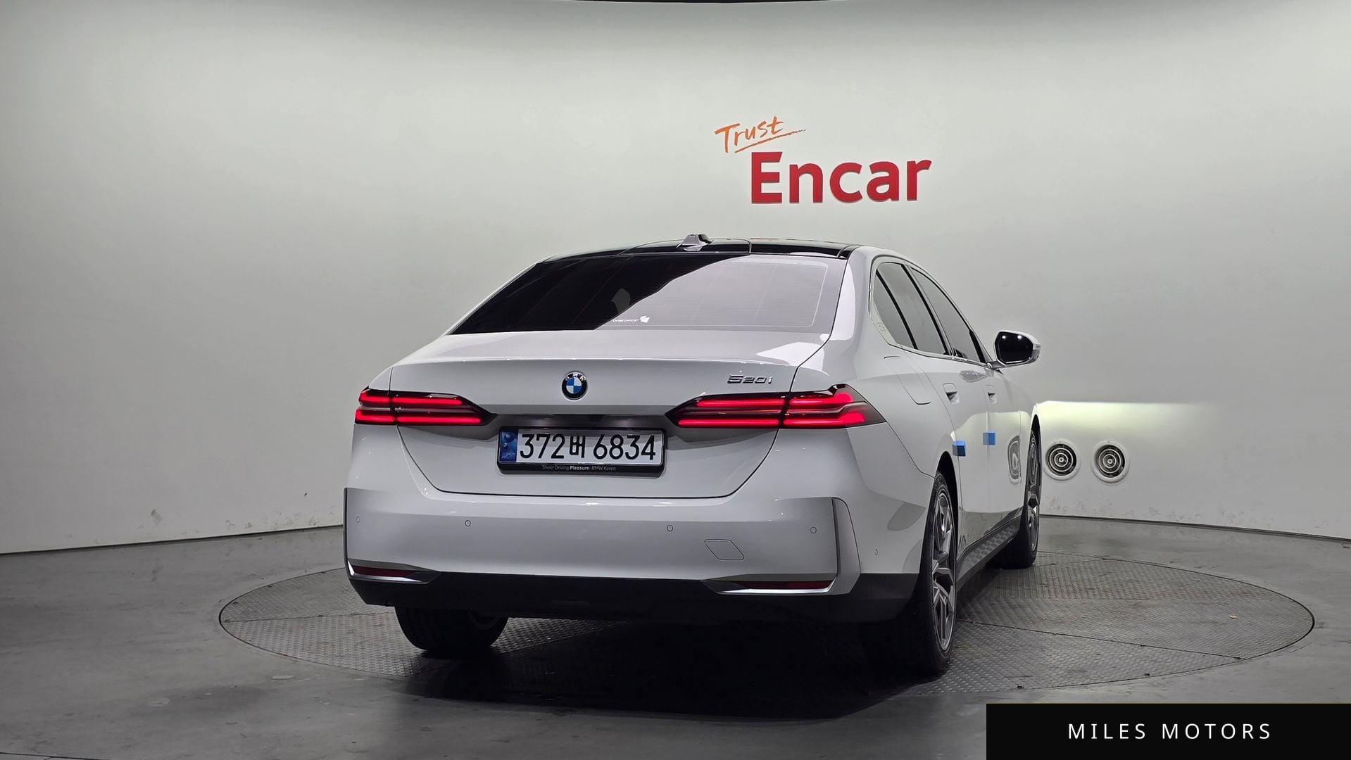 BMW 5 Series (G60) 2024 — миниатюра 4