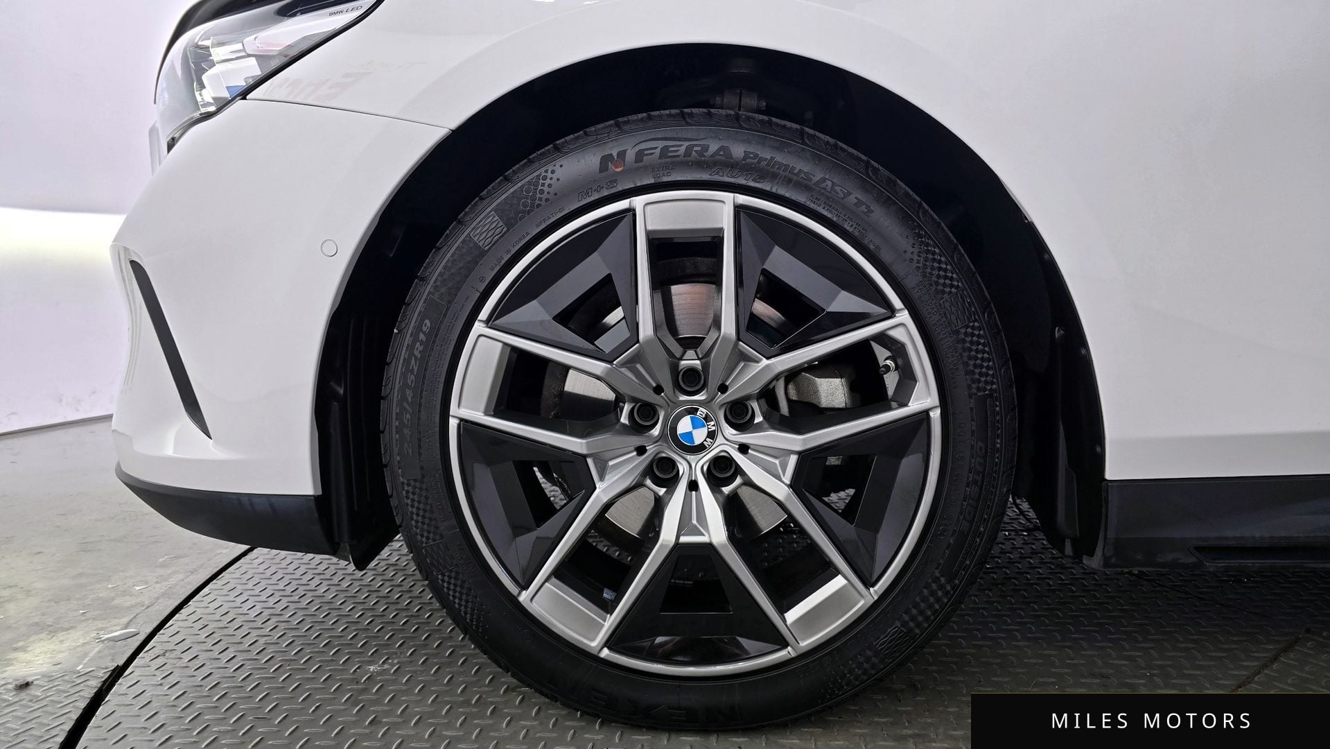 BMW 5 Series (G60) 2024 — миниатюра 5
