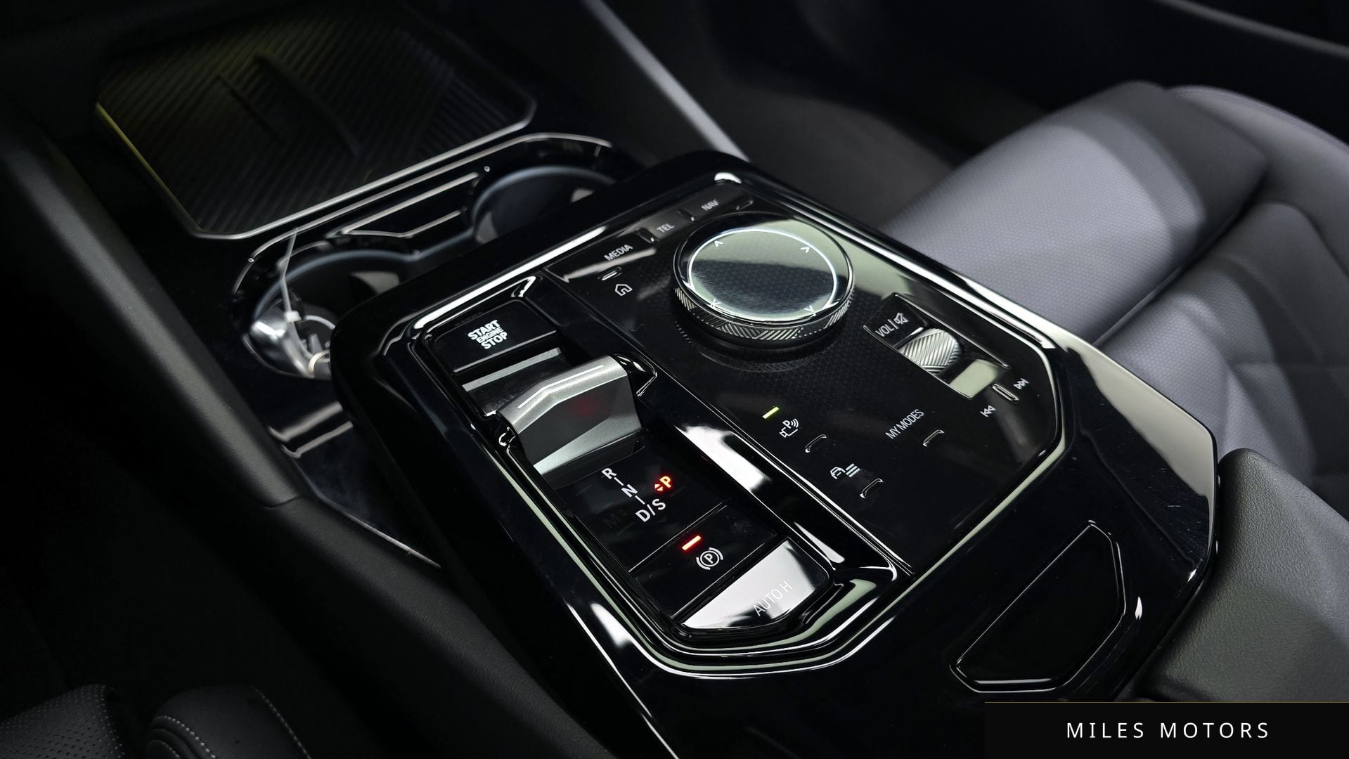 BMW 5 Series (G60) 2024 — миниатюра 9