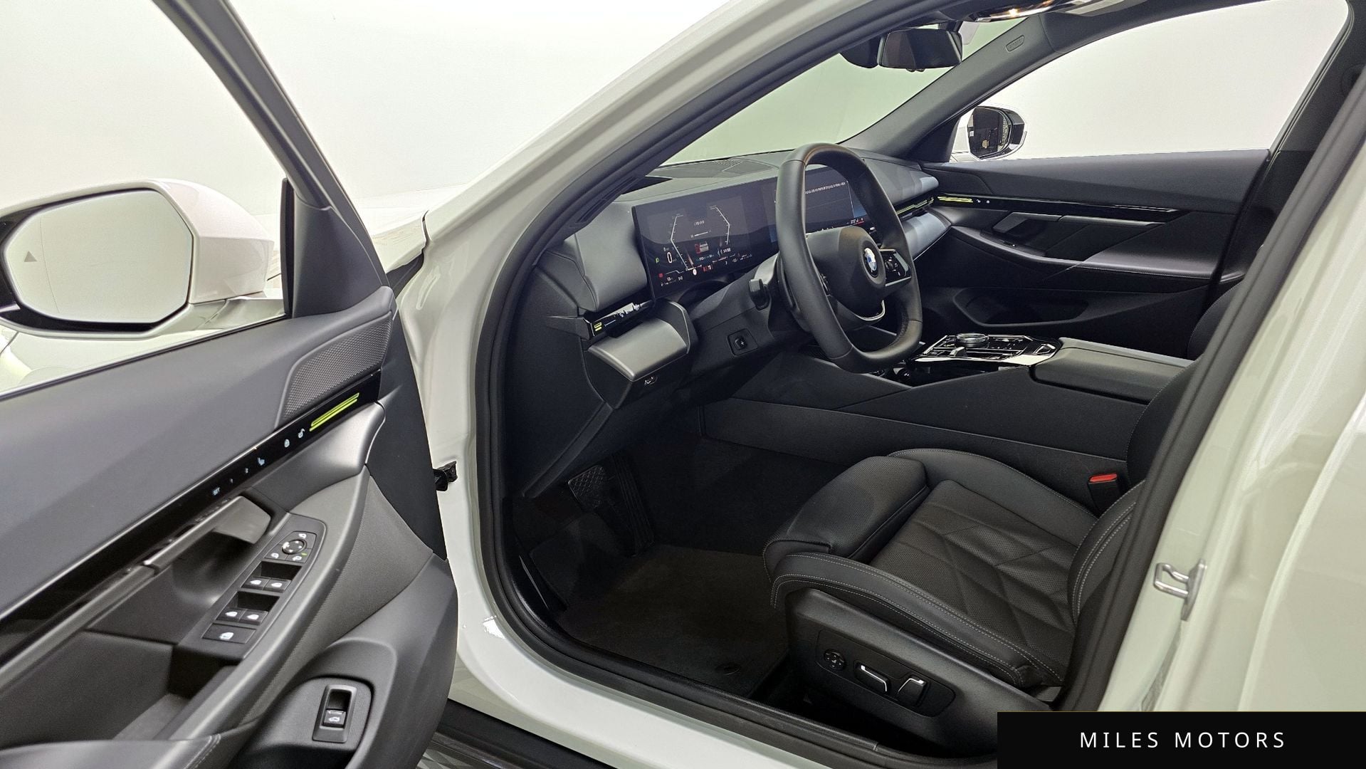 BMW 5 Series (G60) 2024 — миниатюра 10