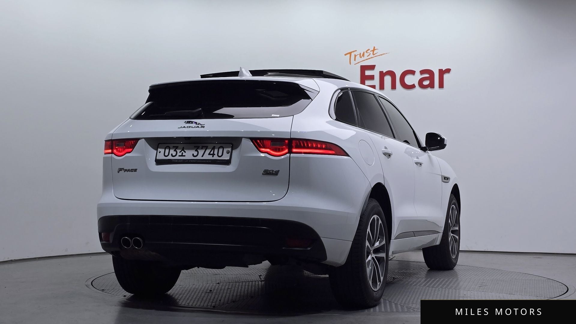 Jaguar F-PACE 2018 — миниатюра 2