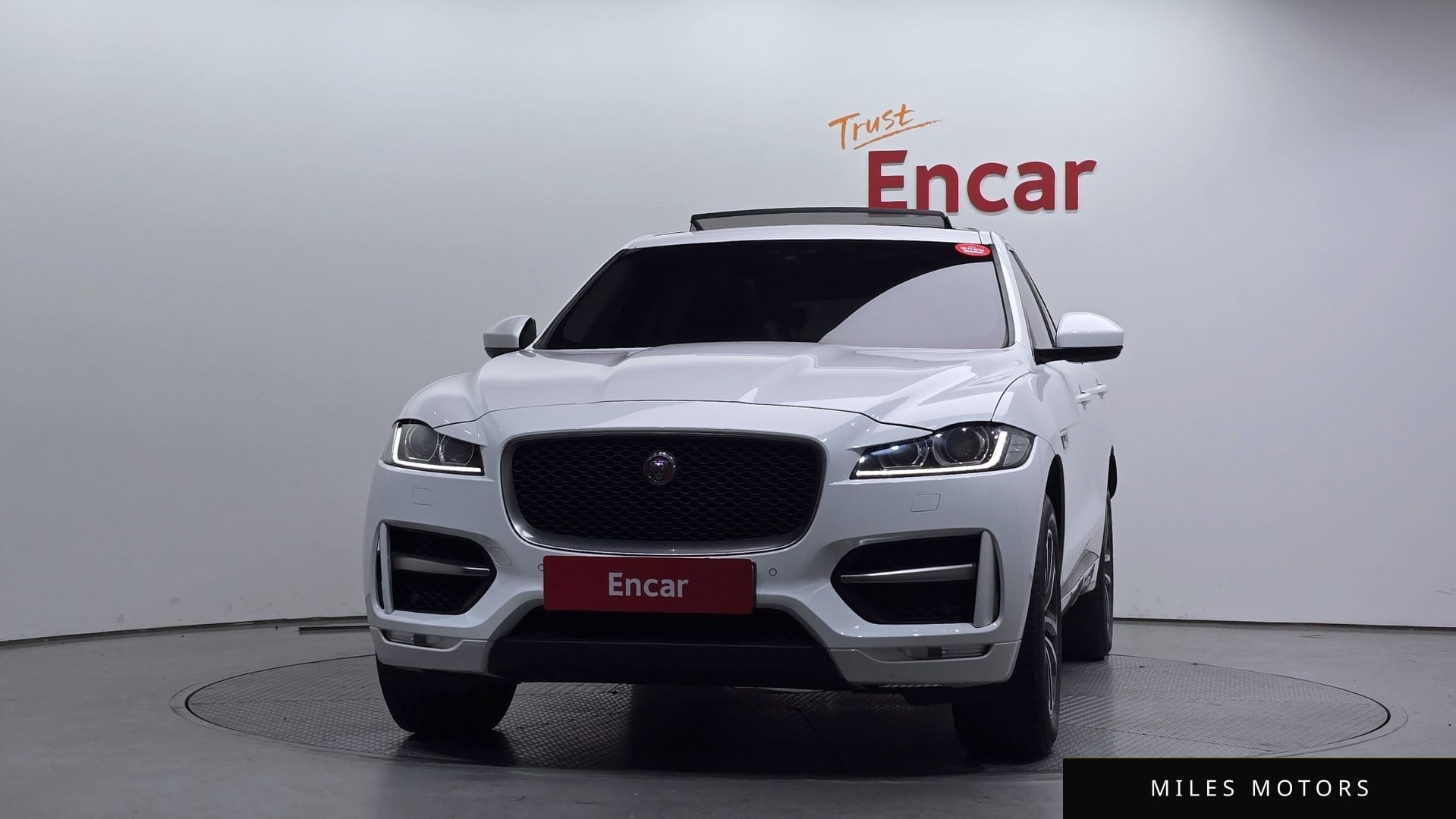 Jaguar F-PACE 2018 — миниатюра 3