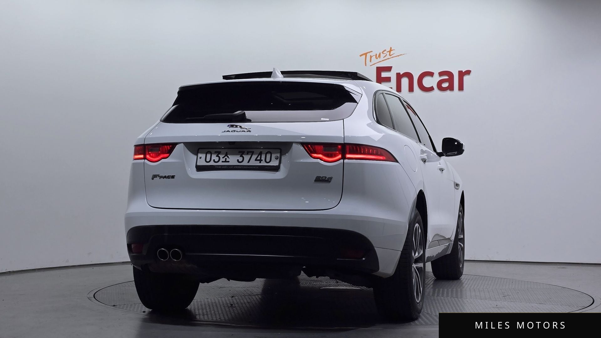 Jaguar F-PACE 2018 — миниатюра 4