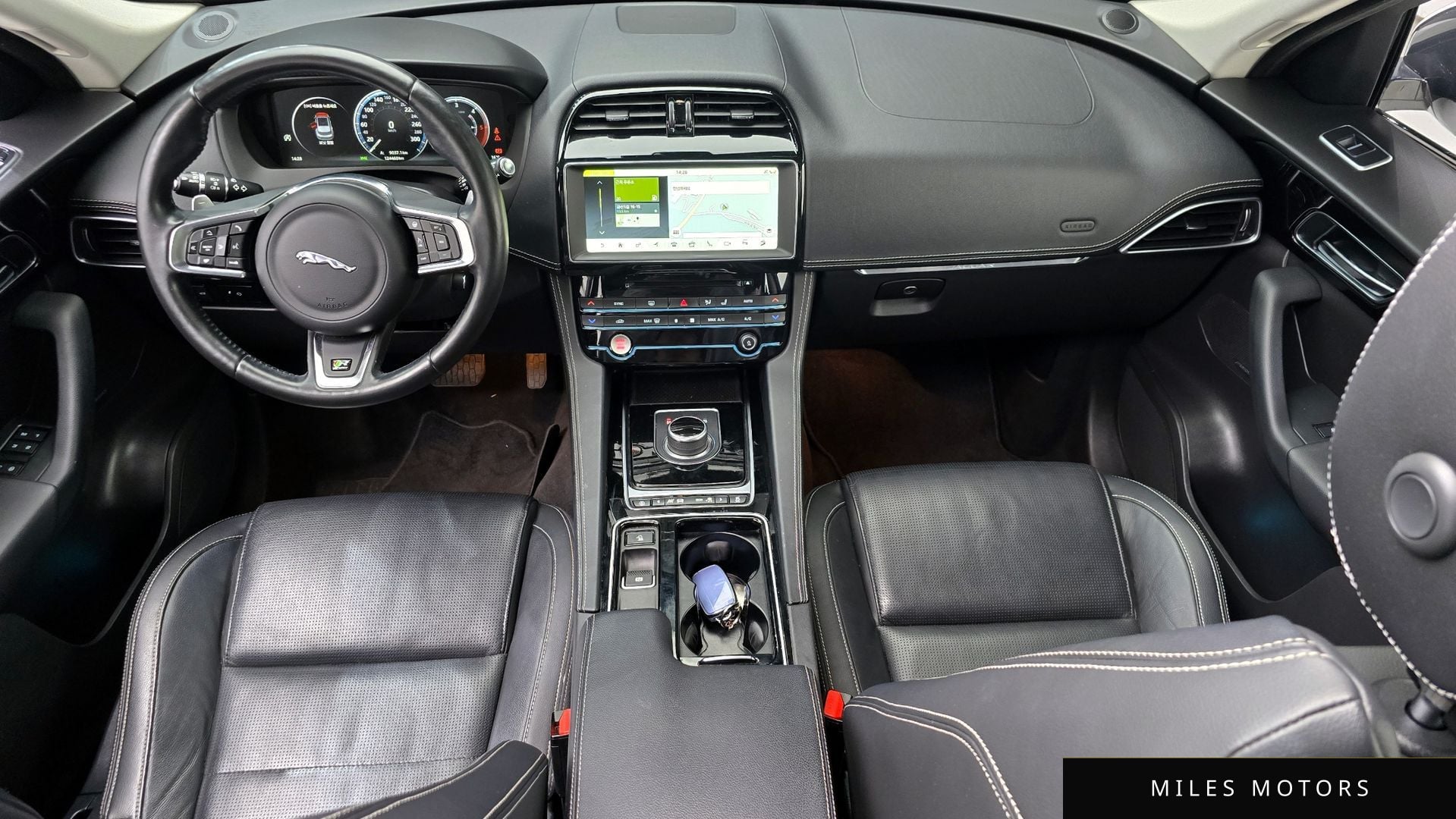 Jaguar F-PACE 2018 — миниатюра 7