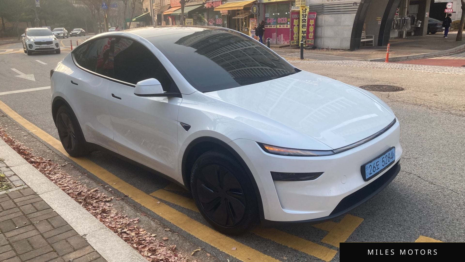 Tesla Model Y 2025 — миниатюра 2