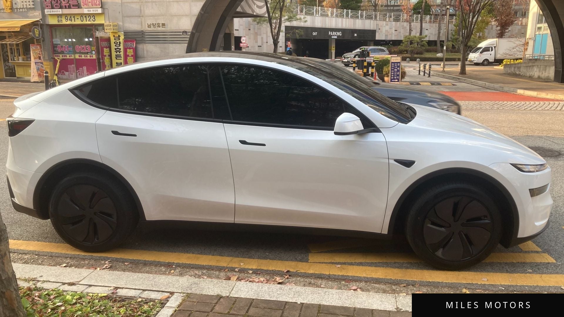 Tesla Model Y 2025 — миниатюра 4