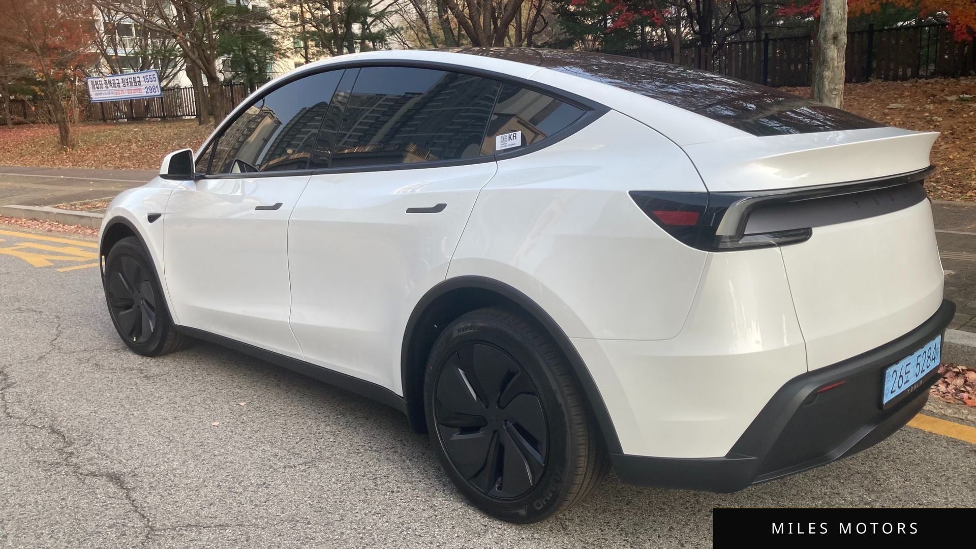 Tesla Model Y 2025 — миниатюра 5