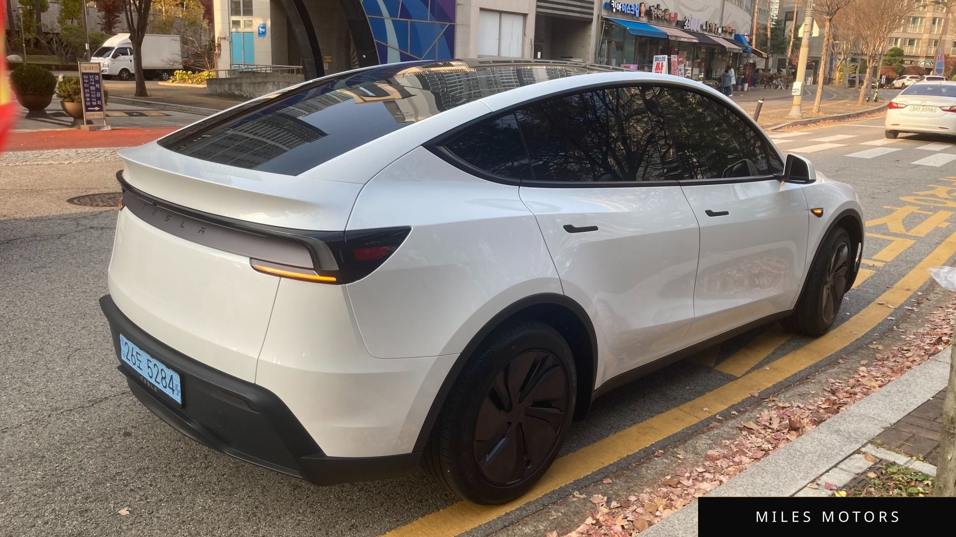 Tesla Model Y 2025 — миниатюра 6