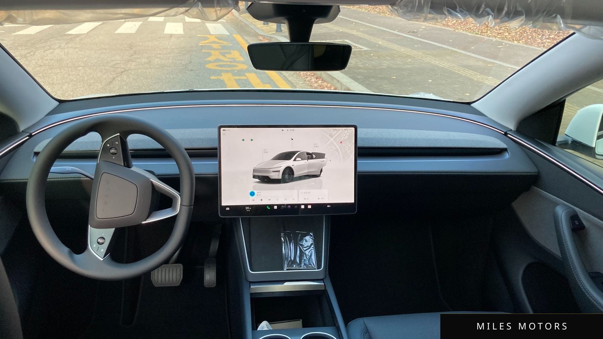 Tesla Model Y 2025 — миниатюра 7