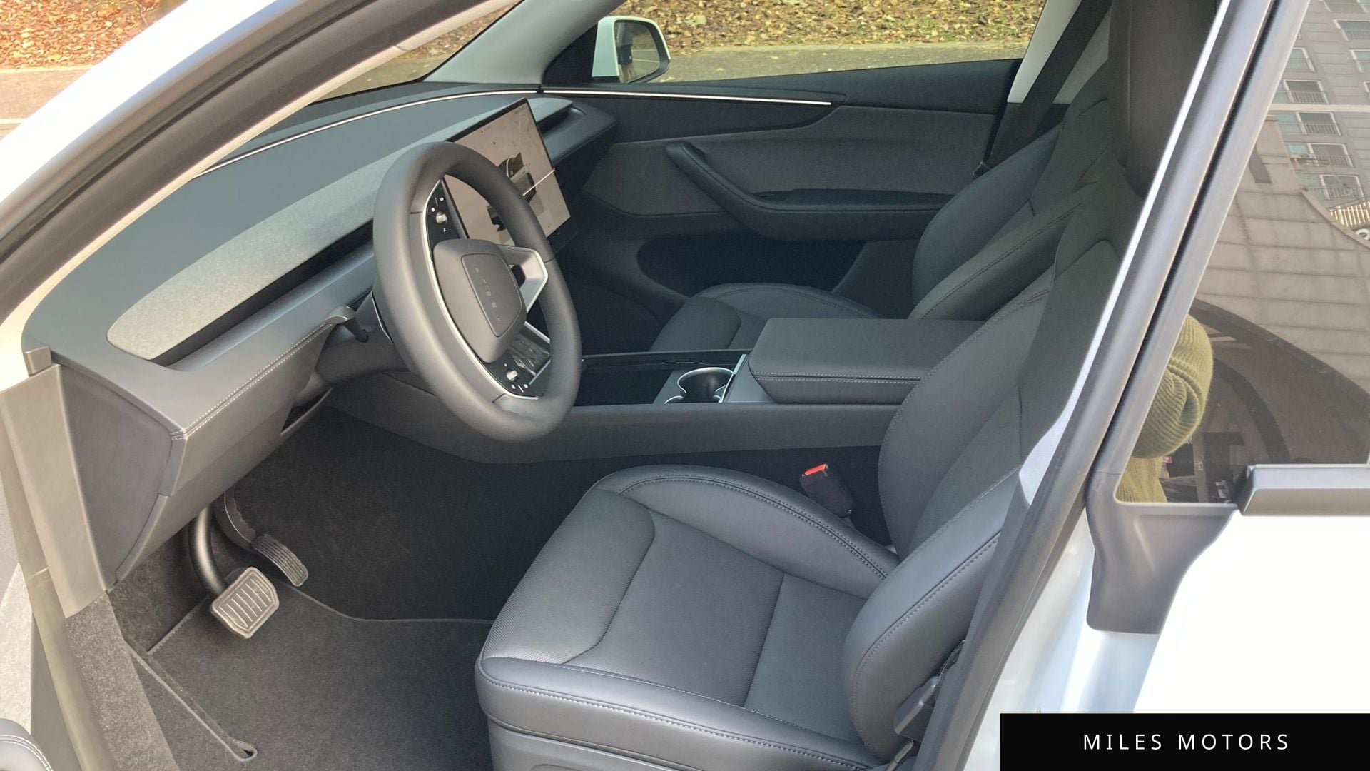 Tesla Model Y 2025 — миниатюра 8