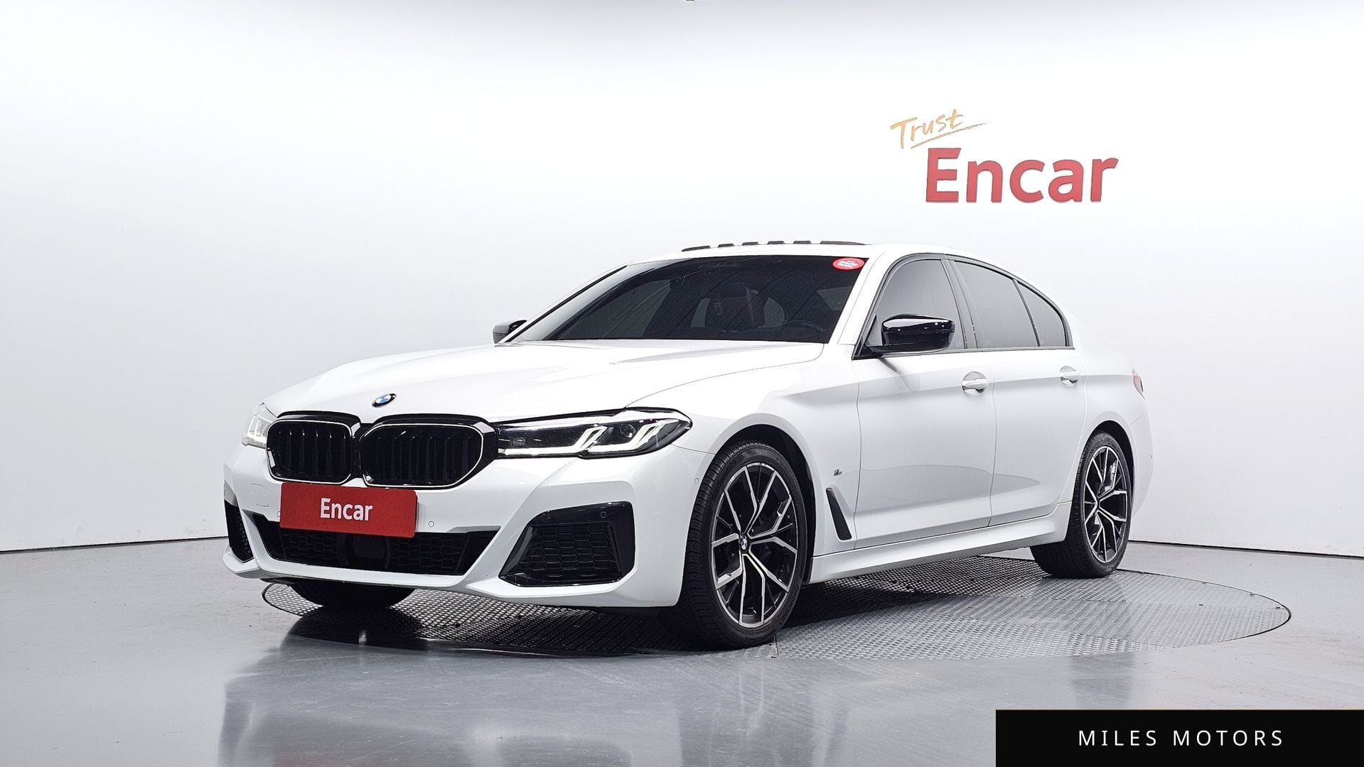 BMW 5 Series (G30) 2023 — фото 1 из 12