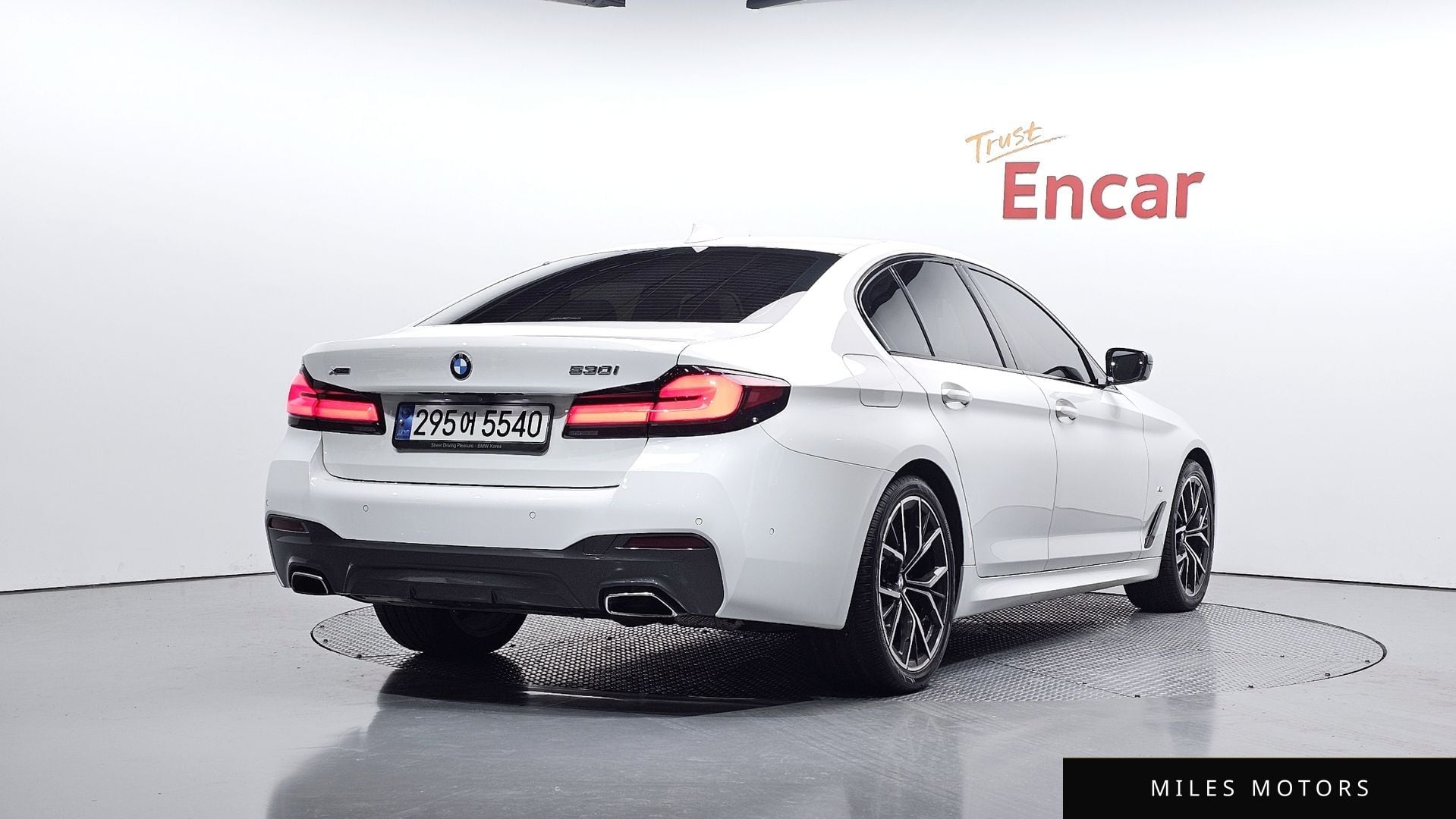 BMW 5 Series (G30) 2023 — миниатюра 2