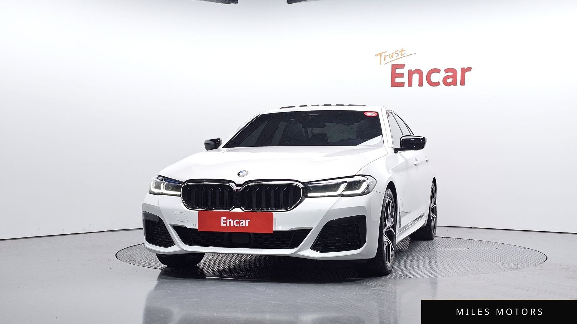 BMW 5 Series (G30) 2023 — миниатюра 3