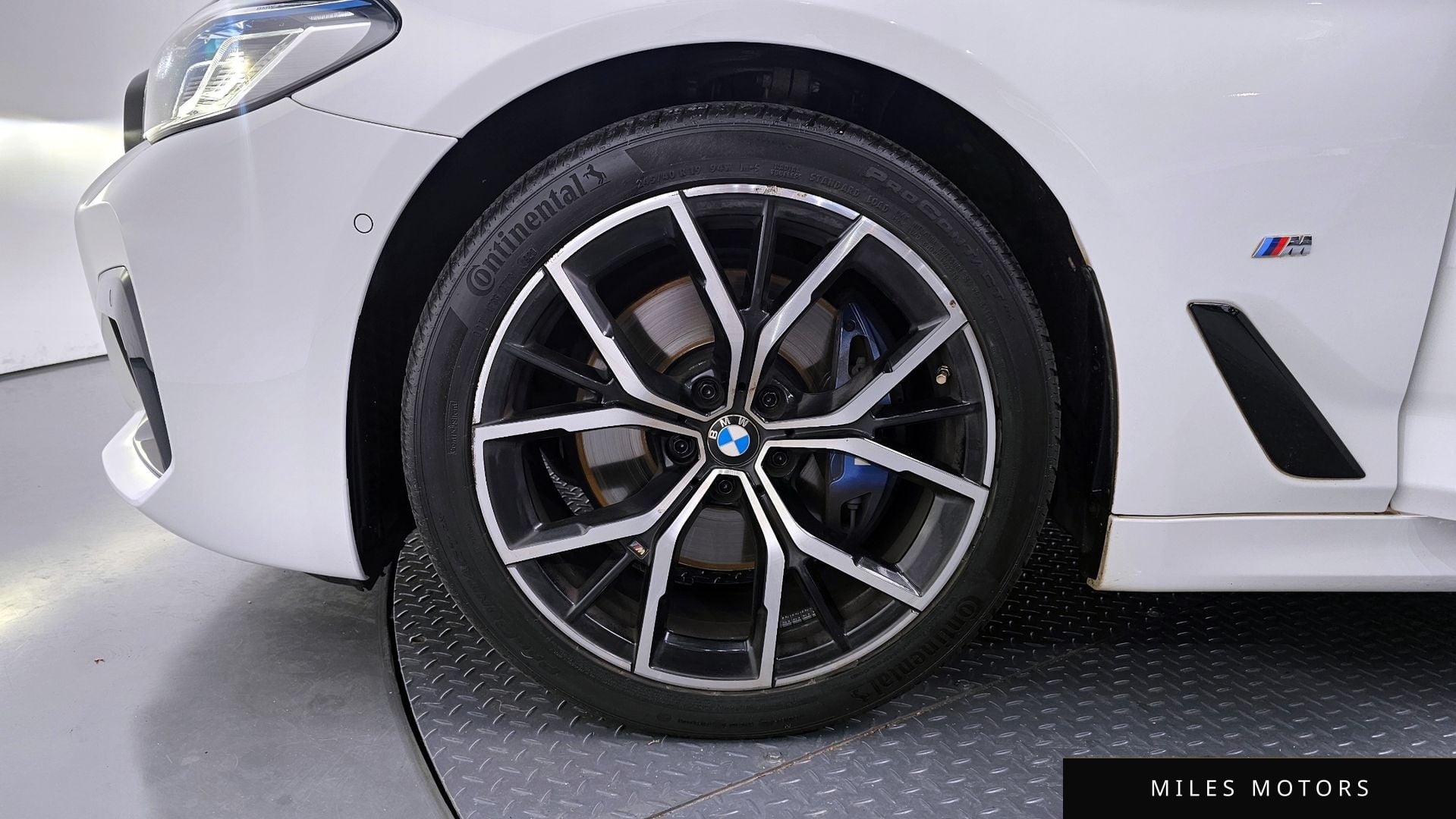 BMW 5 Series (G30) 2023 — миниатюра 5