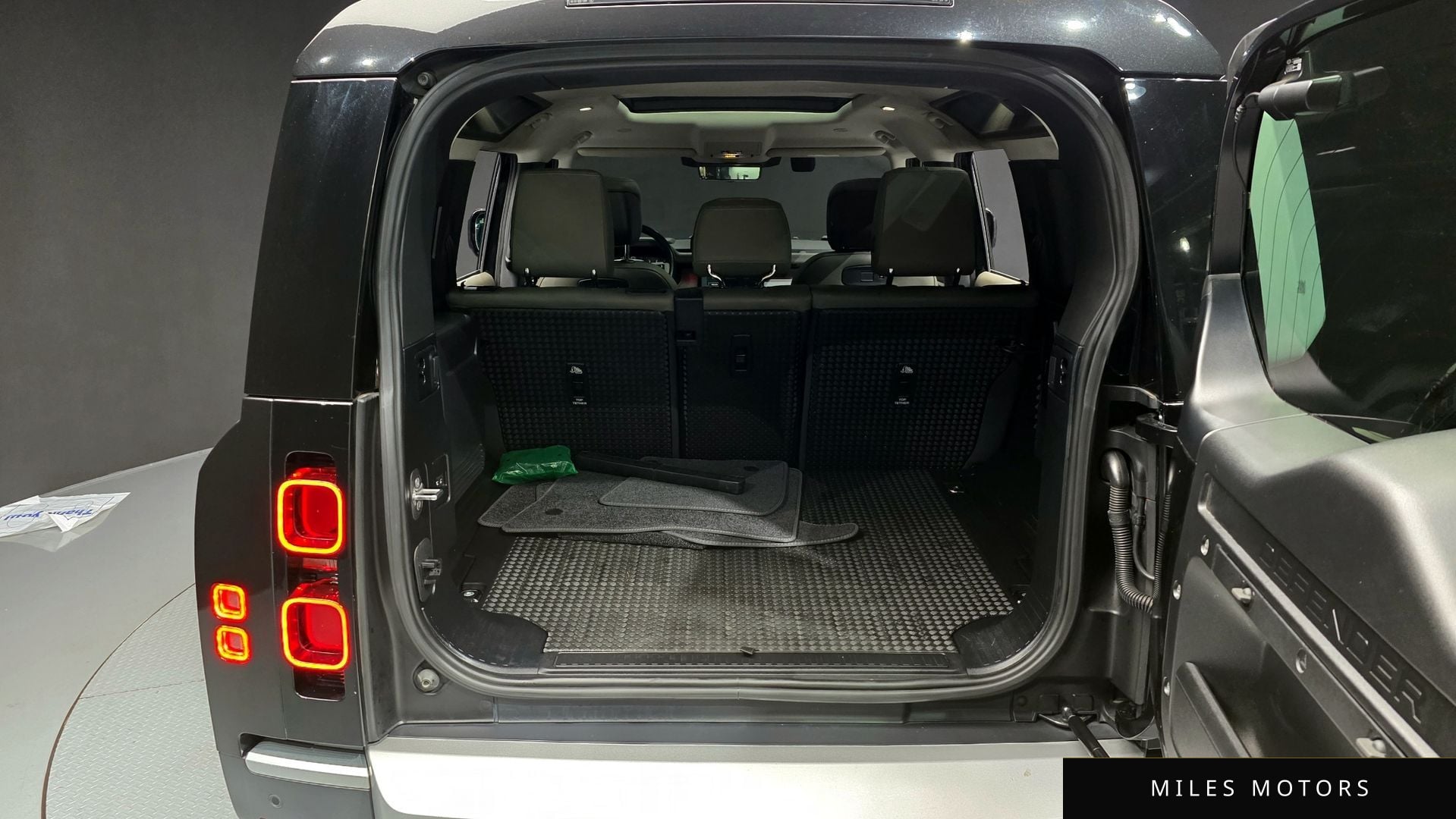 Land Rover Defender 2022 — миниатюра 20