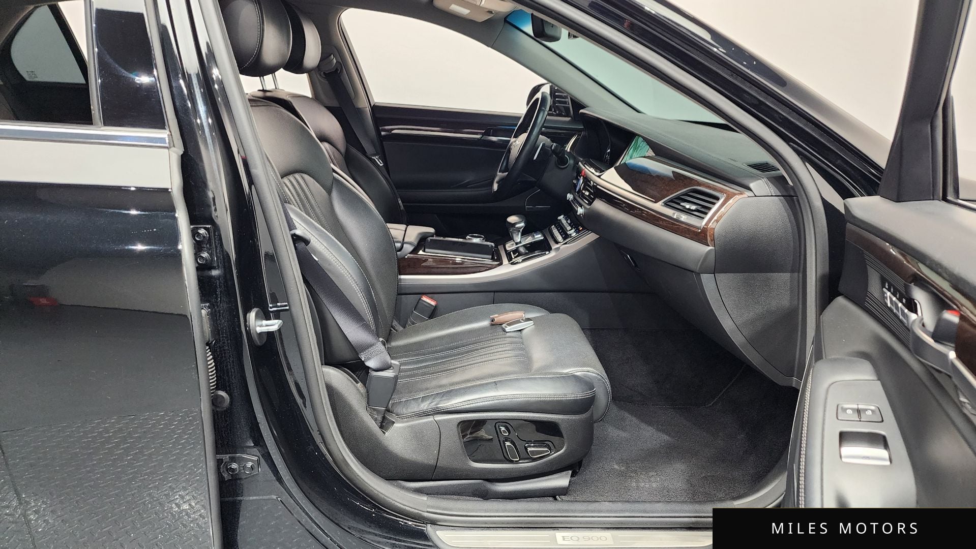 Genesis EQ900 2016 — миниатюра 11