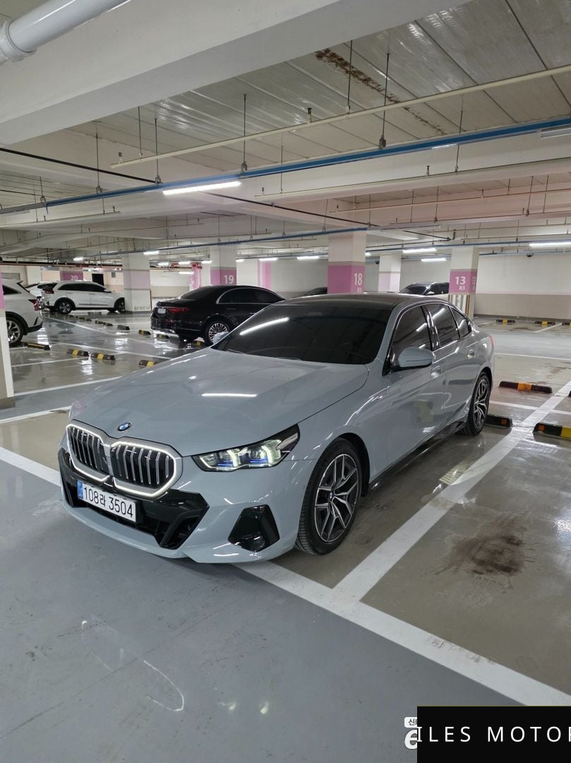 BMW 5 Series (G60) 2025 — миниатюра 2