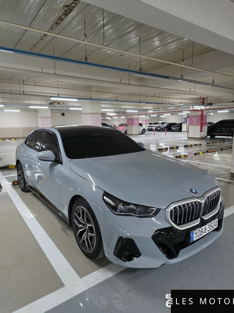 BMW 5 Series (G60) 2025 — миниатюра 3