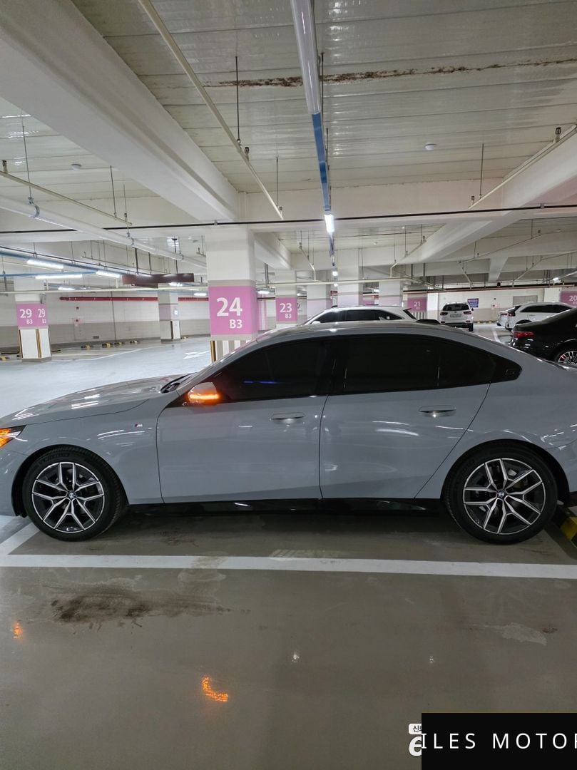 BMW 5 Series (G60) 2025 — миниатюра 4