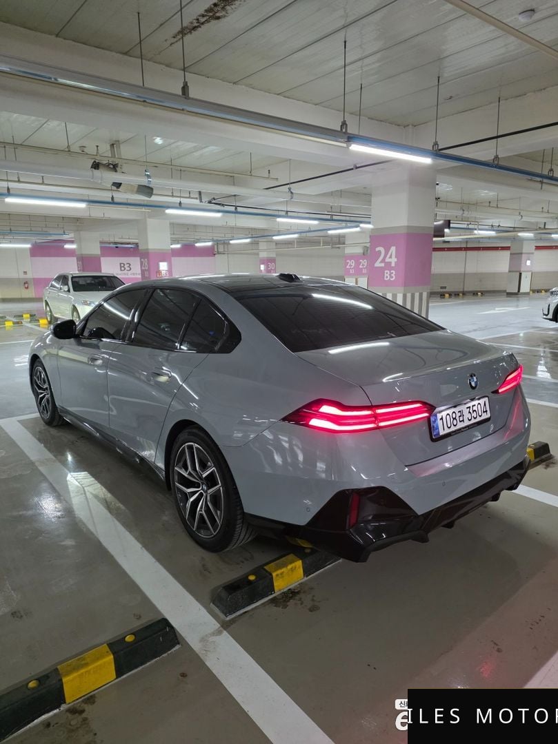 BMW 5 Series (G60) 2025 — миниатюра 6