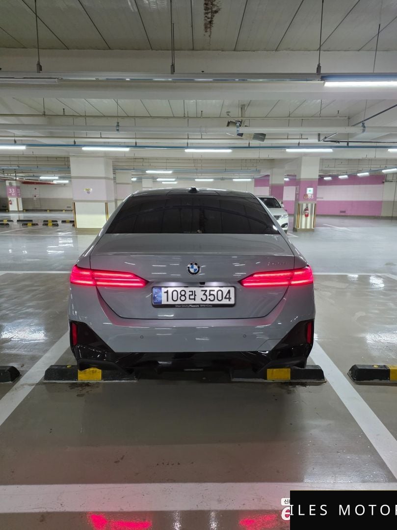 BMW 5 Series (G60) 2025 — миниатюра 8