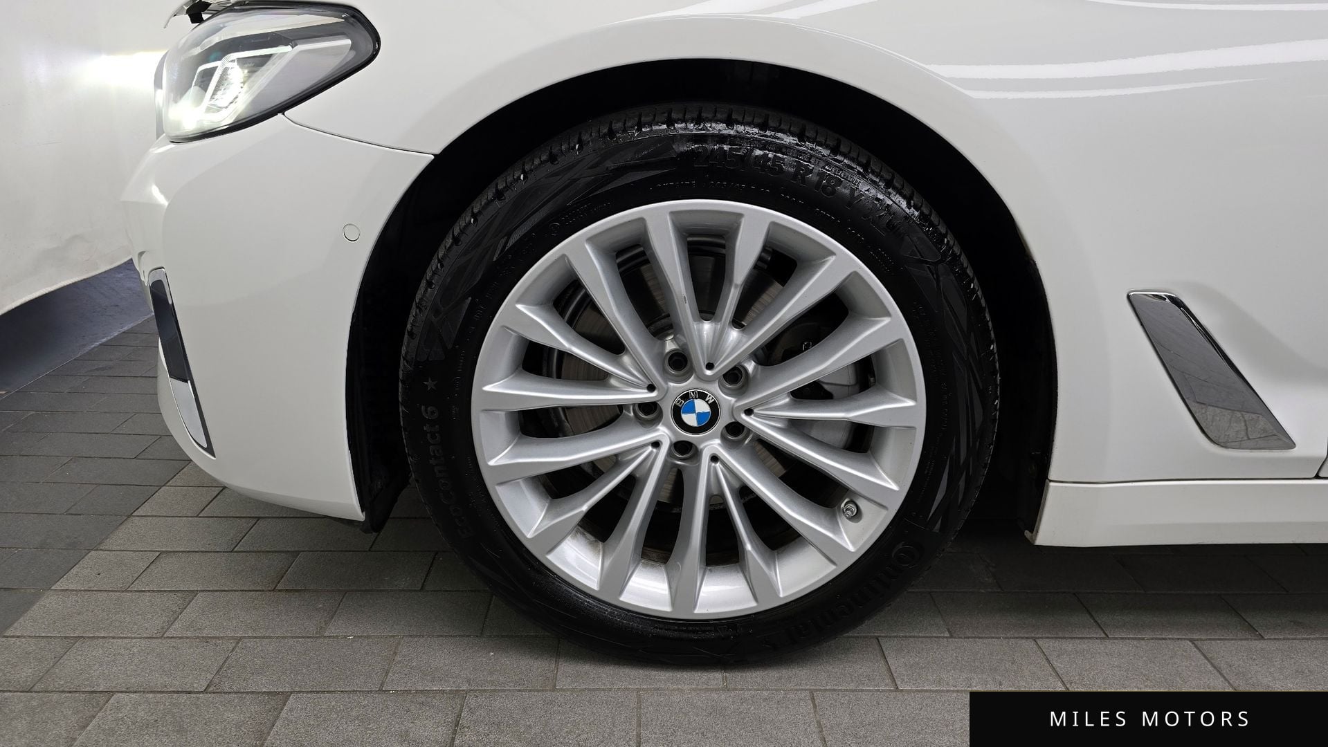 BMW 5 Series (G30) 2023 — миниатюра 5