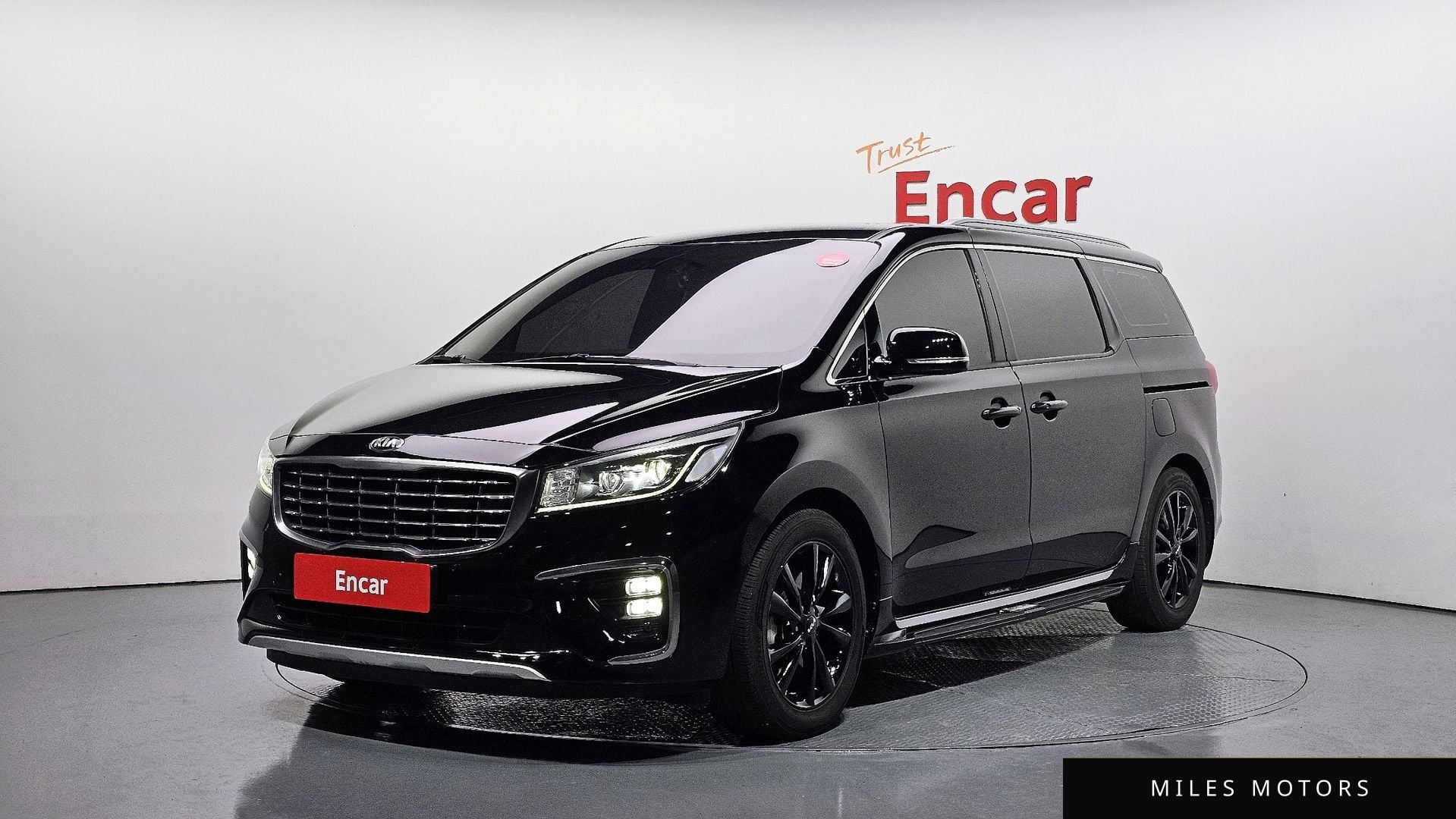 Kia Canival 2019 — фото 1 из 12