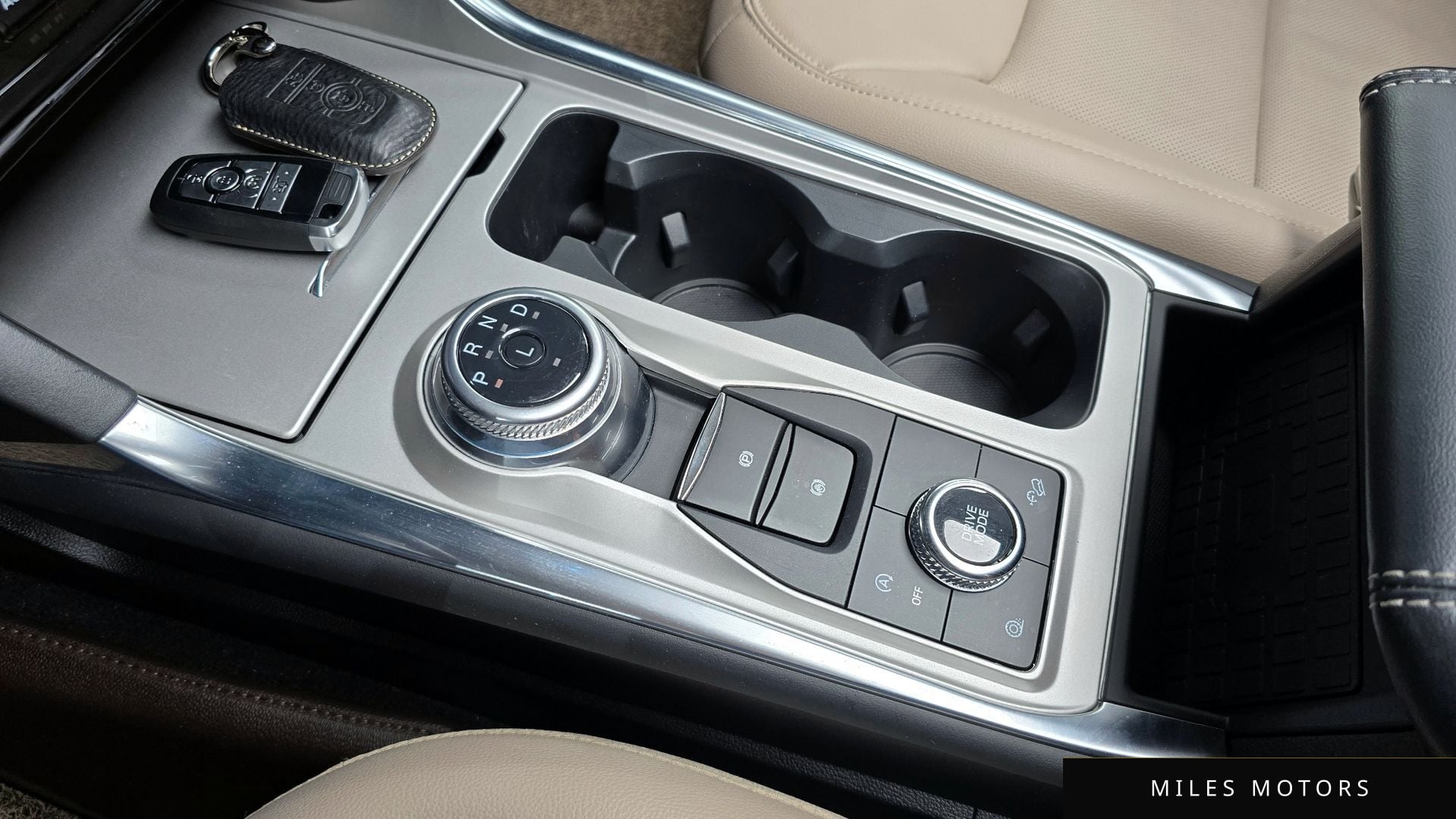Ford Explorer 2023 — миниатюра 9