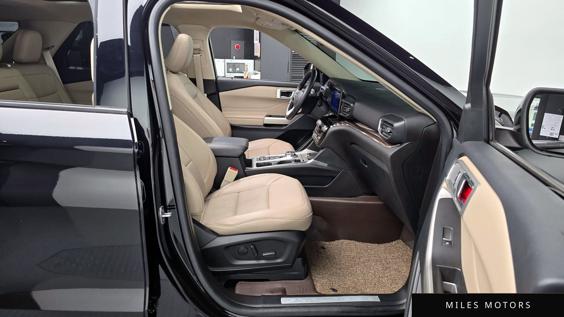 Ford Explorer 2023 — миниатюра 10