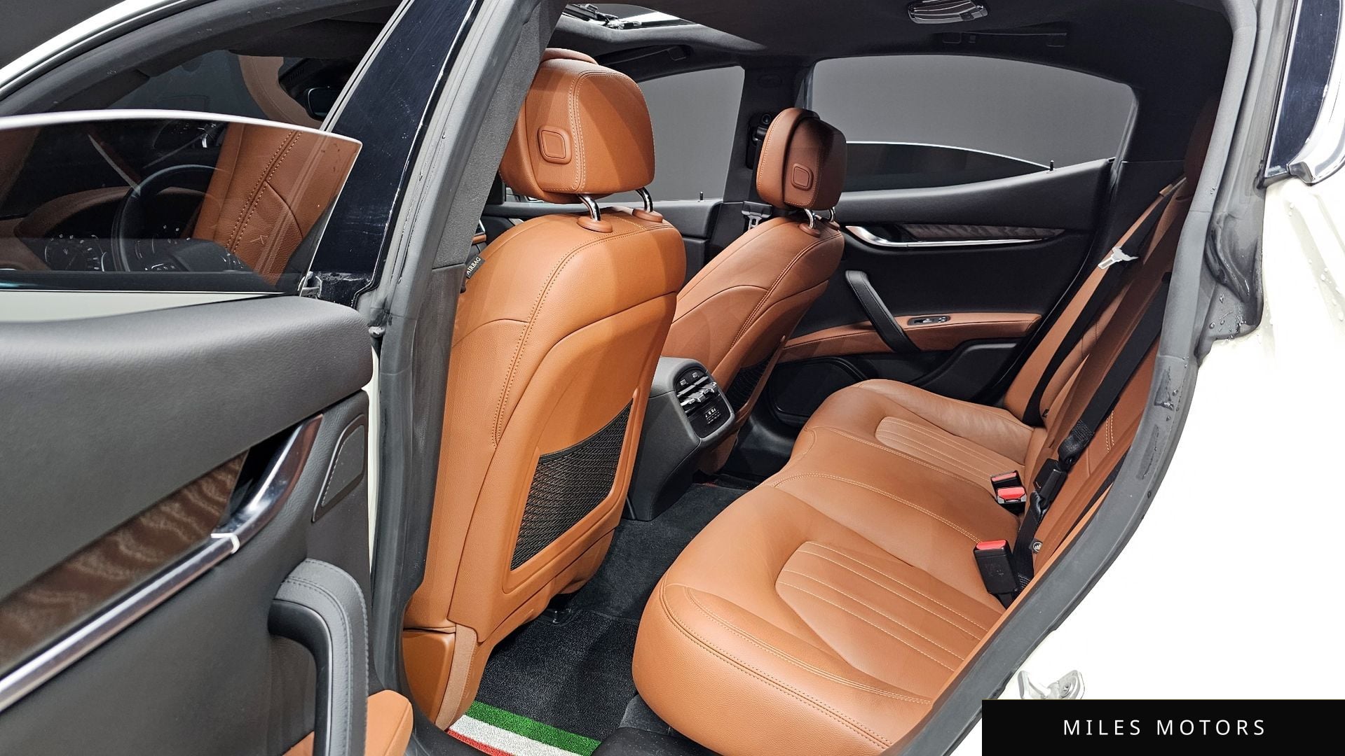 Maserati 기블리 2022 — миниатюра 10