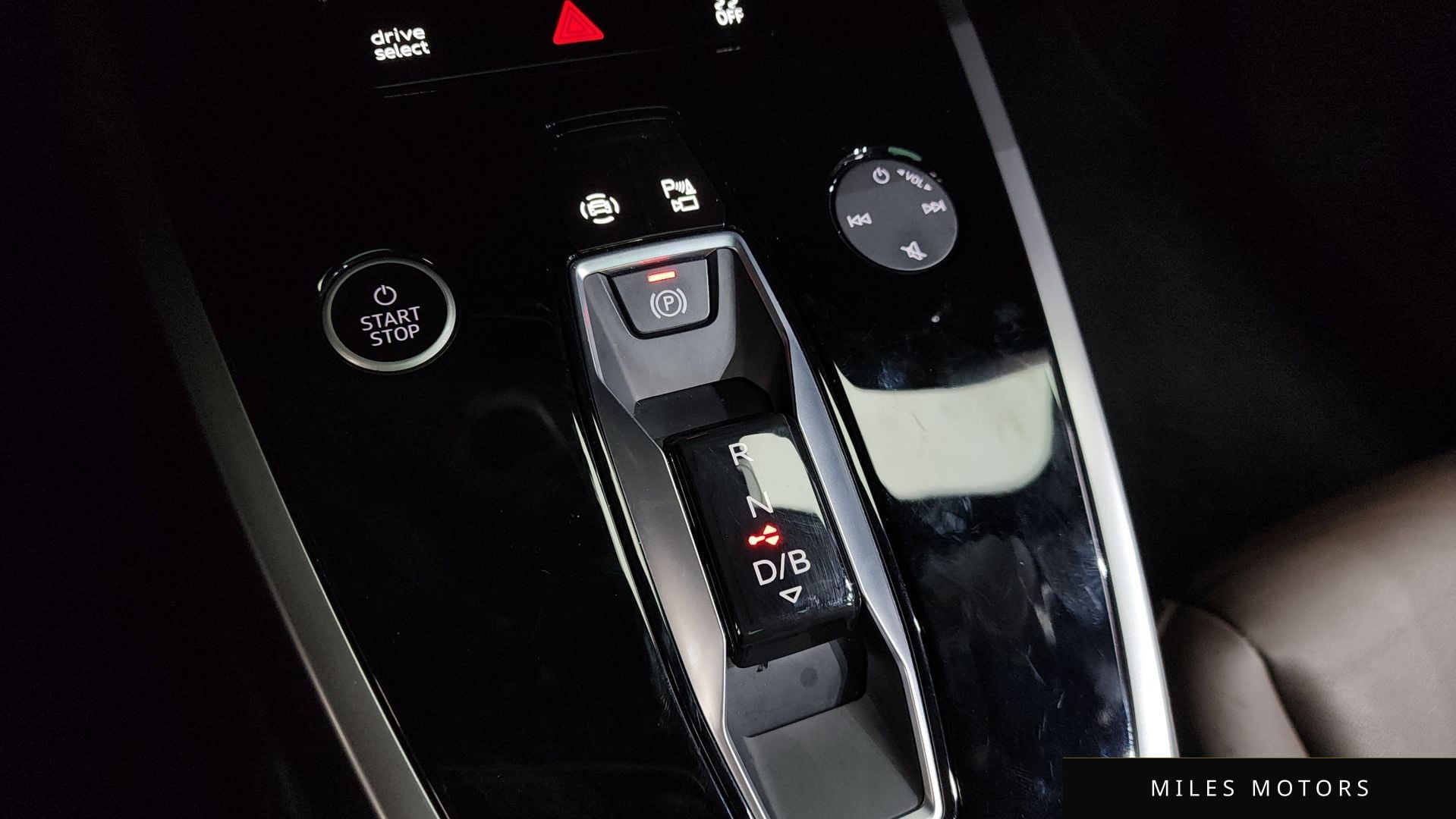Audi Q4 e-tron 2023 — миниатюра 9