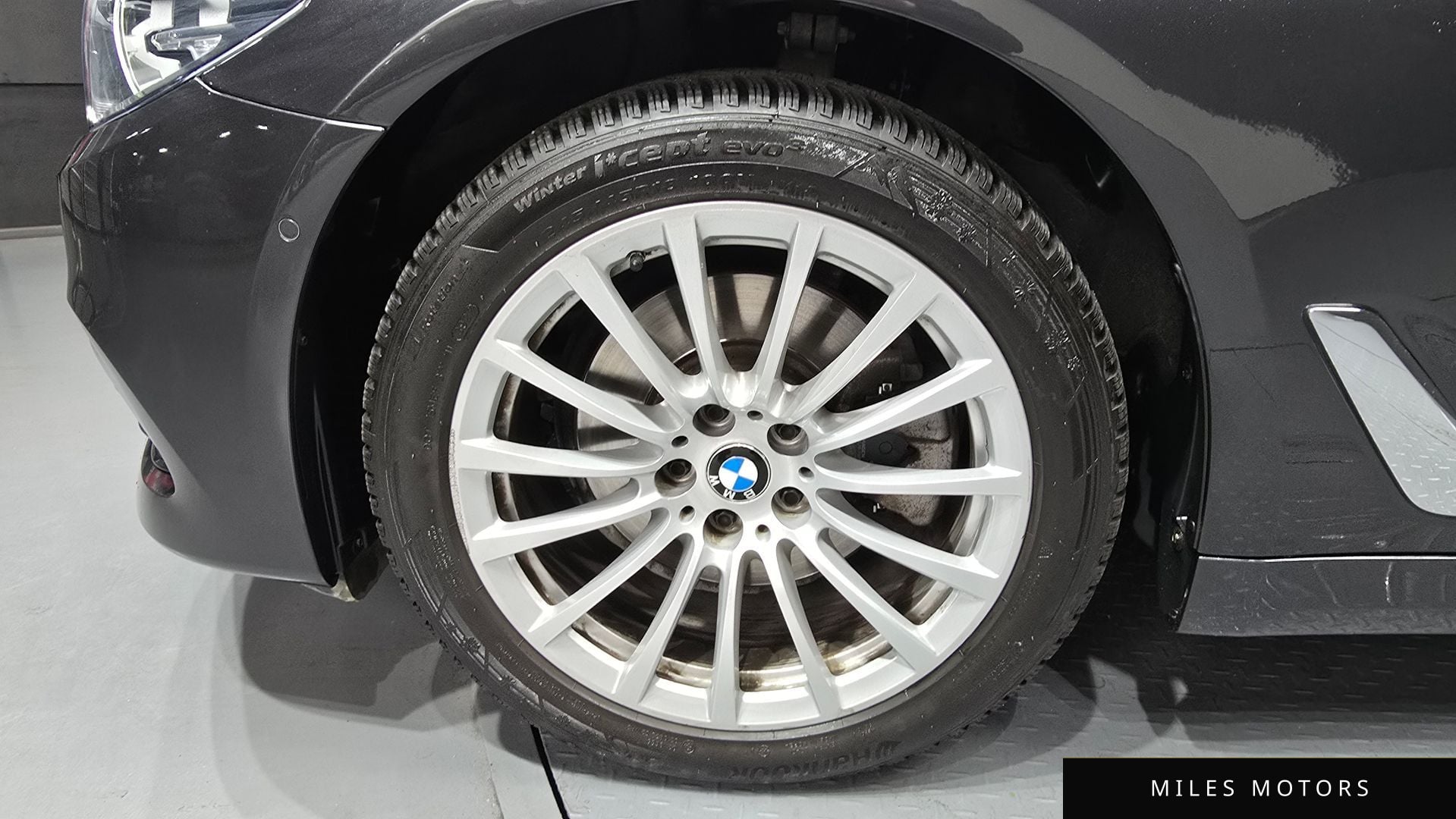 BMW 5 Series (G30) 2020 — миниатюра 5