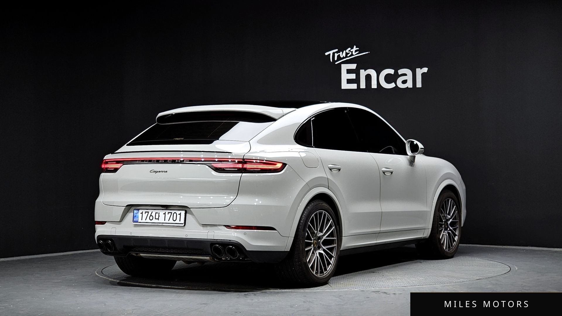 Porsche Cayenne 2023 — миниатюра 2