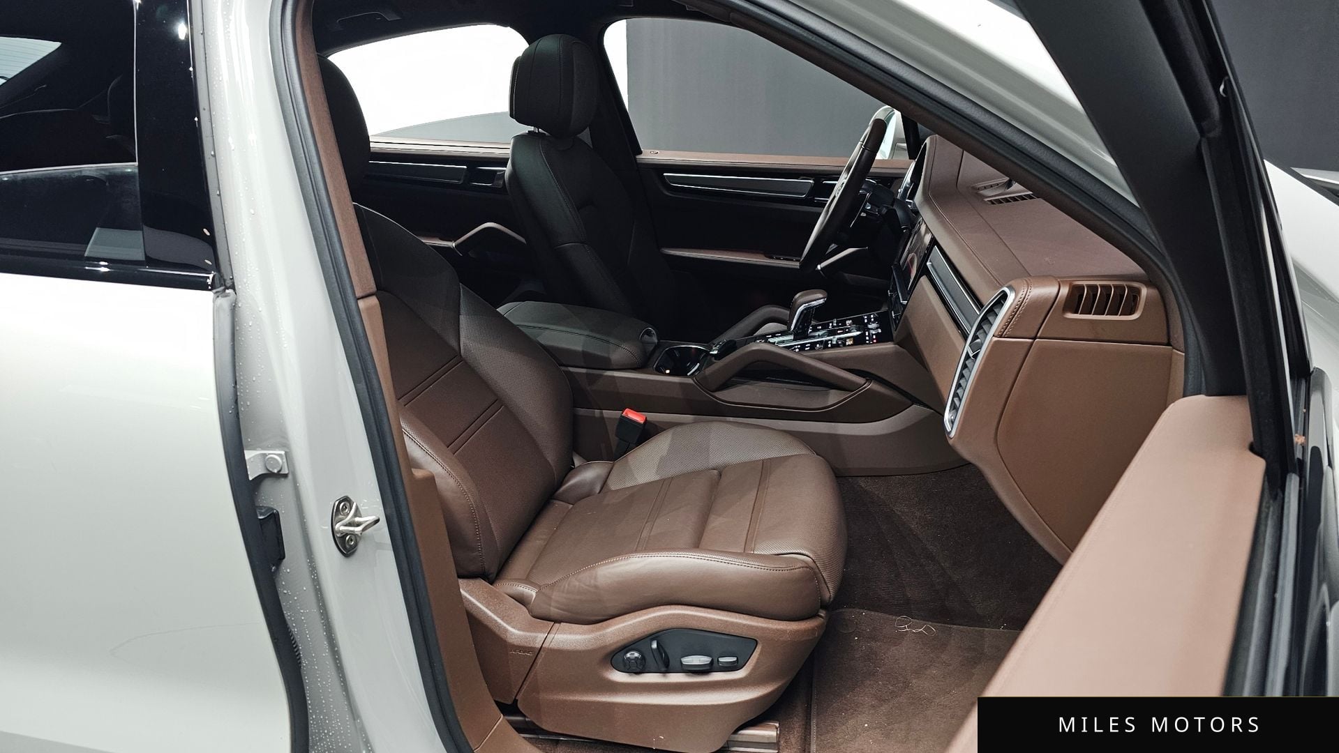 Porsche Cayenne 2023 — миниатюра 12