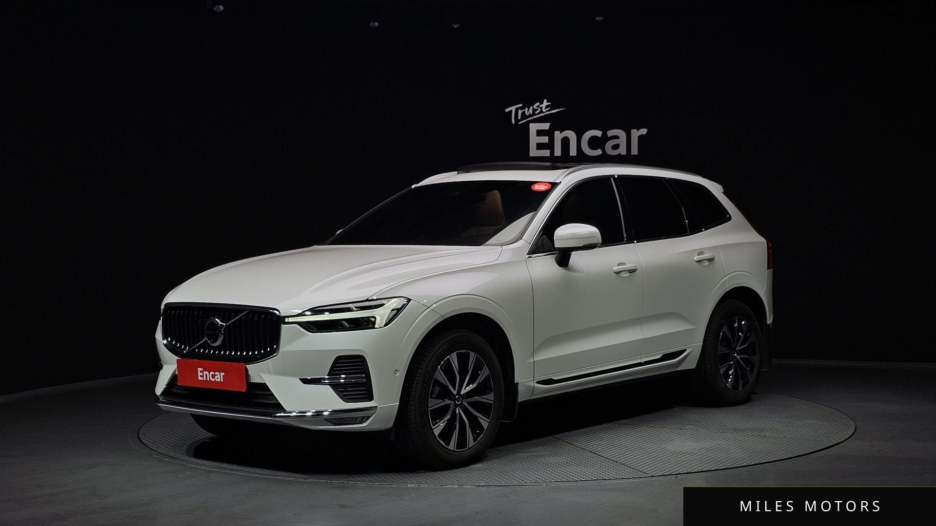 Volvo XC60 2024 — фото 1 из 12