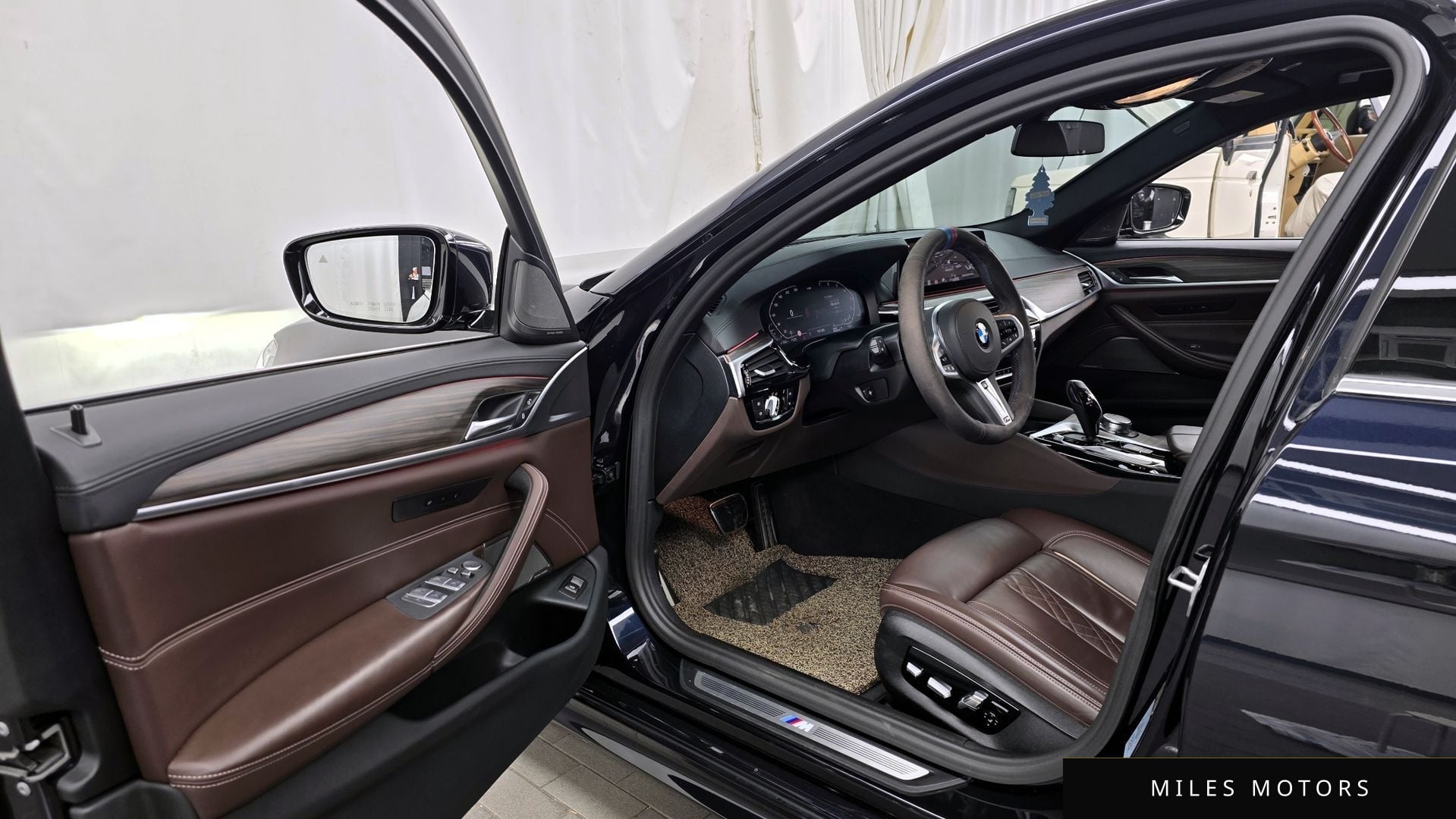 BMW 5 Series (G30) 2020 — миниатюра 10